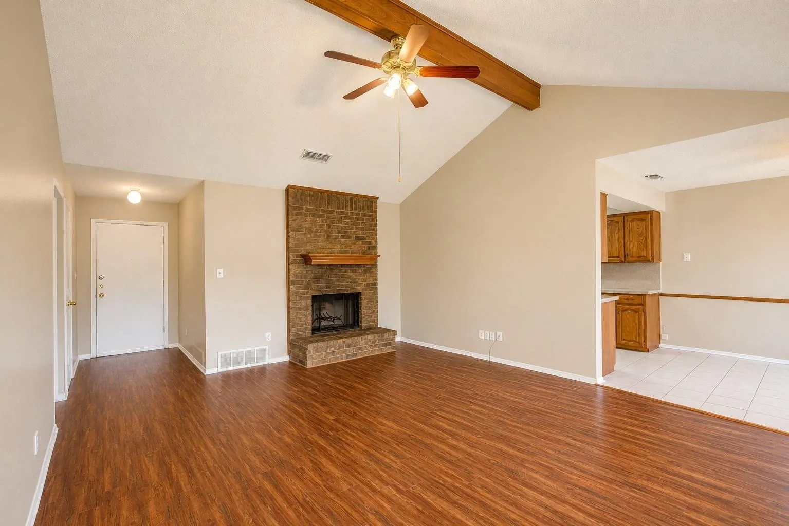 Single Family Residence For Rent in Tarrant County , 7724 Pebblebrook Drive, Watauga, Texas 76148, 4 Bedroom, 2 Bathroom, 2 Garage spaces, 1,460 Sqft, built in 1983, mls#21394908, Real Estate Agent in Watauga, Homes For Rent in Tarrant county, Homes For Rent in Watauga, Realtor in Watauga Texas, Real Estate Brokerage Independent Realty Texas, Luminita Cordes Realtor