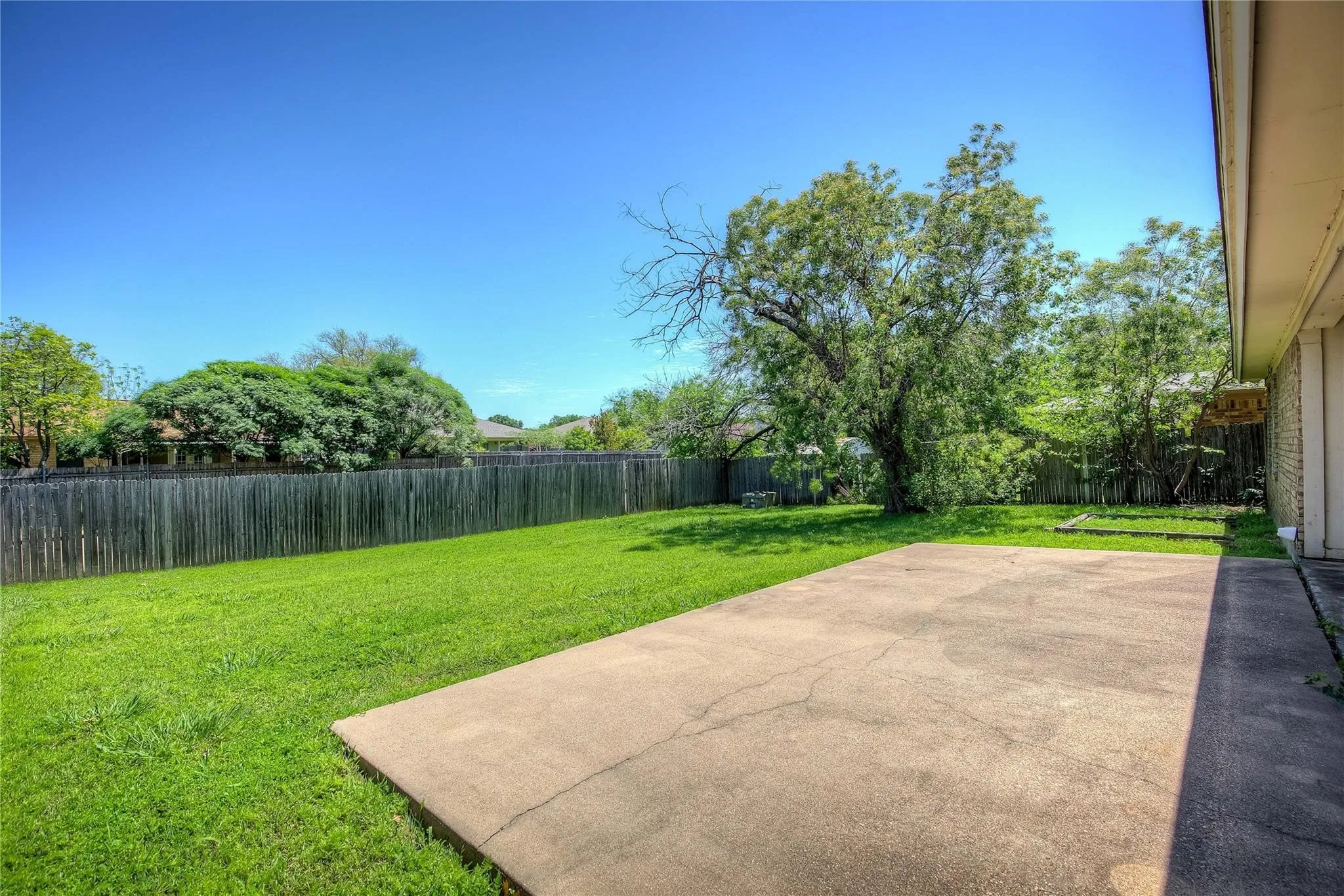 Single Family Residence For Rent in Tarrant County , 7724 Pebblebrook Drive, Watauga, Texas 76148, 4 Bedroom, 2 Bathroom, 2 Garage spaces, 1,460 Sqft, built in 1983, mls#21394908, Real Estate Agent in Watauga, Homes For Rent in Tarrant county, Homes For Rent in Watauga, Realtor in Watauga Texas, Real Estate Brokerage Independent Realty Texas, Luminita Cordes Realtor