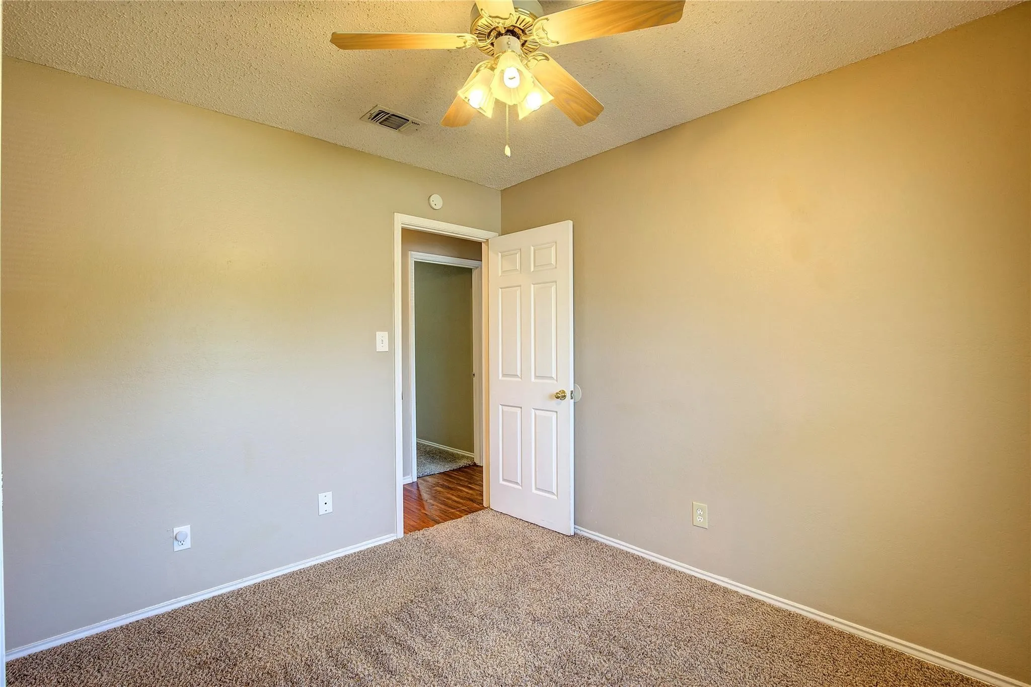 Single Family Residence For Rent in Tarrant County , 7724 Pebblebrook Drive, Watauga, Texas 76148, 4 Bedroom, 2 Bathroom, 2 Garage spaces, 1,460 Sqft, built in 1983, mls#21394908, Real Estate Agent in Watauga, Homes For Rent in Tarrant county, Homes For Rent in Watauga, Realtor in Watauga Texas, Real Estate Brokerage Independent Realty Texas, Luminita Cordes Realtor