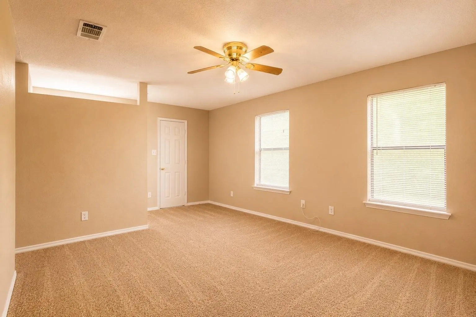 Single Family Residence For Rent in Tarrant County , 7724 Pebblebrook Drive, Watauga, Texas 76148, 4 Bedroom, 2 Bathroom, 2 Garage spaces, 1,460 Sqft, built in 1983, mls#21394908, Real Estate Agent in Watauga, Homes For Rent in Tarrant county, Homes For Rent in Watauga, Realtor in Watauga Texas, Real Estate Brokerage Independent Realty Texas, Luminita Cordes Realtor