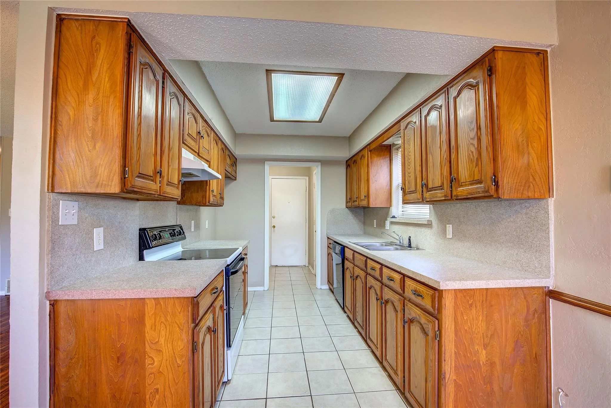 Single Family Residence For Rent in Tarrant County , 7724 Pebblebrook Drive, Watauga, Texas 76148, 4 Bedroom, 2 Bathroom, 2 Garage spaces, 1,460 Sqft, built in 1983, mls#21394908, Real Estate Agent in Watauga, Homes For Rent in Tarrant county, Homes For Rent in Watauga, Realtor in Watauga Texas, Real Estate Brokerage Independent Realty Texas, Luminita Cordes Realtor