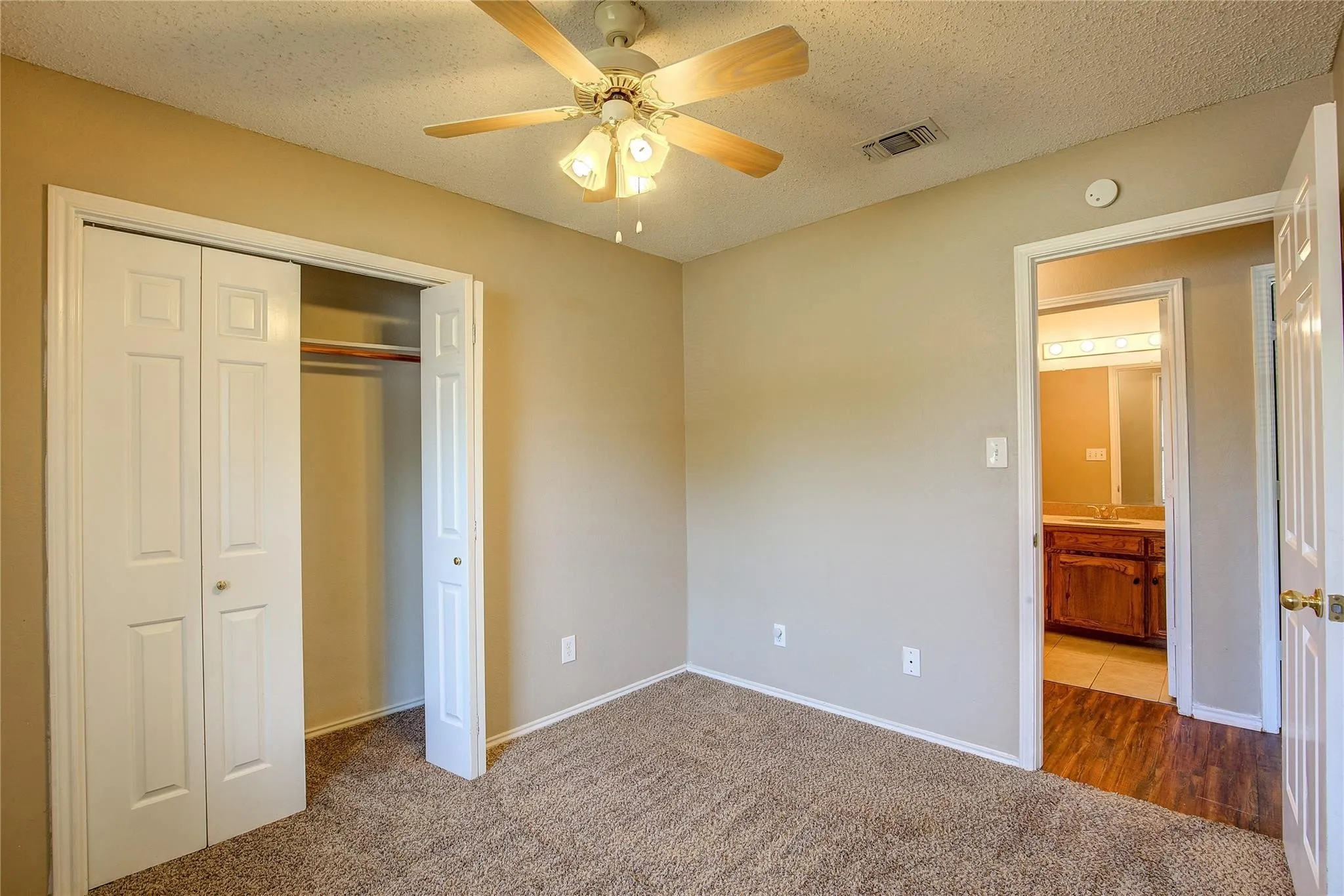 Single Family Residence For Rent in Tarrant County , 7724 Pebblebrook Drive, Watauga, Texas 76148, 4 Bedroom, 2 Bathroom, 2 Garage spaces, 1,460 Sqft, built in 1983, mls#21394908, Real Estate Agent in Watauga, Homes For Rent in Tarrant county, Homes For Rent in Watauga, Realtor in Watauga Texas, Real Estate Brokerage Independent Realty Texas, Luminita Cordes Realtor