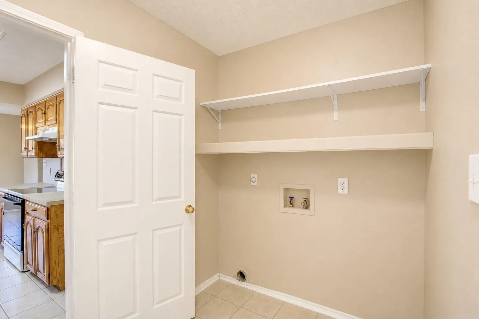 Single Family Residence For Rent in Tarrant County , 7724 Pebblebrook Drive, Watauga, Texas 76148, 4 Bedroom, 2 Bathroom, 2 Garage spaces, 1,460 Sqft, built in 1983, mls#21394908, Real Estate Agent in Watauga, Homes For Rent in Tarrant county, Homes For Rent in Watauga, Realtor in Watauga Texas, Real Estate Brokerage Independent Realty Texas, Luminita Cordes Realtor