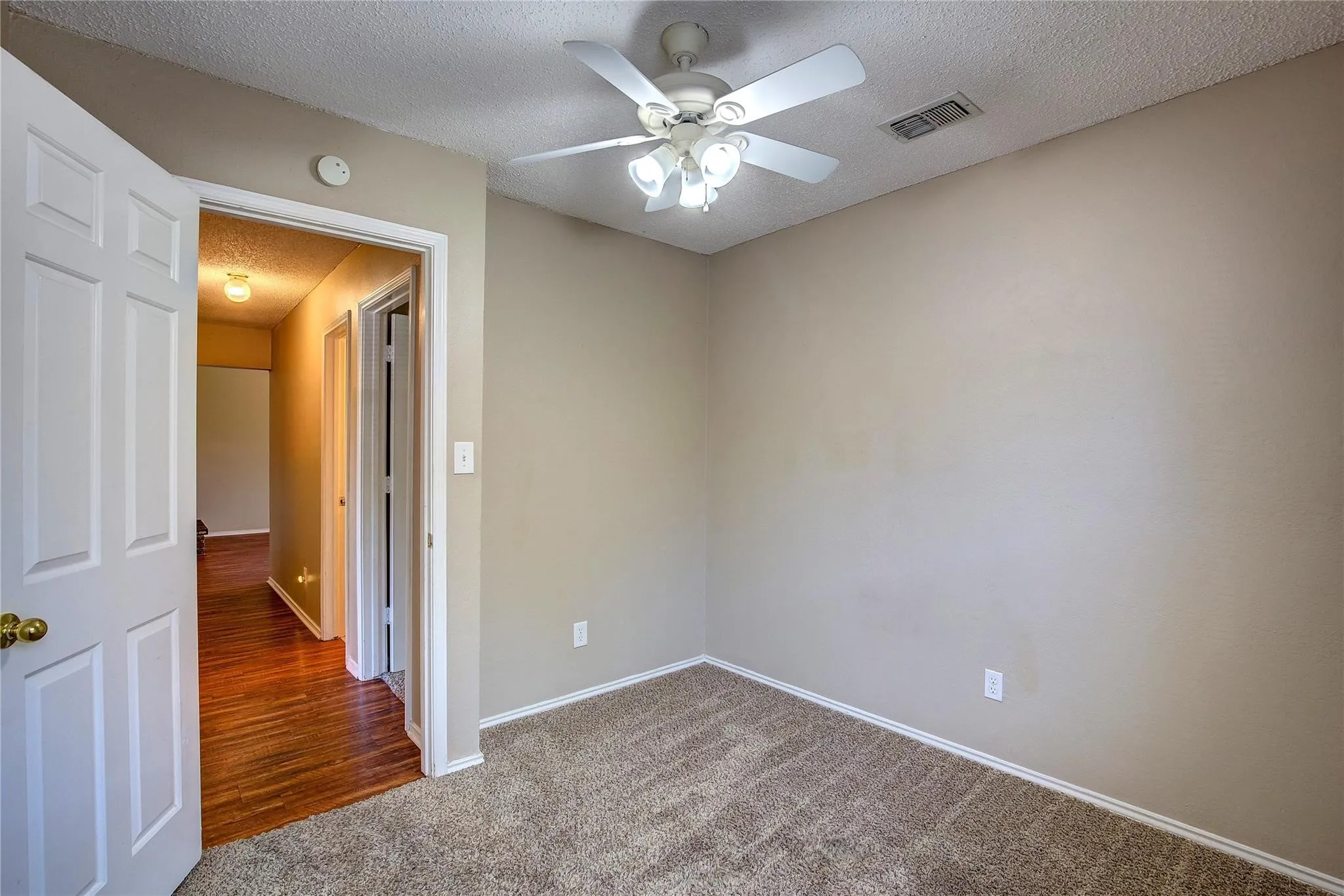 Single Family Residence For Rent in Tarrant County , 7724 Pebblebrook Drive, Watauga, Texas 76148, 4 Bedroom, 2 Bathroom, 2 Garage spaces, 1,460 Sqft, built in 1983, mls#21394908, Real Estate Agent in Watauga, Homes For Rent in Tarrant county, Homes For Rent in Watauga, Realtor in Watauga Texas, Real Estate Brokerage Independent Realty Texas, Luminita Cordes Realtor