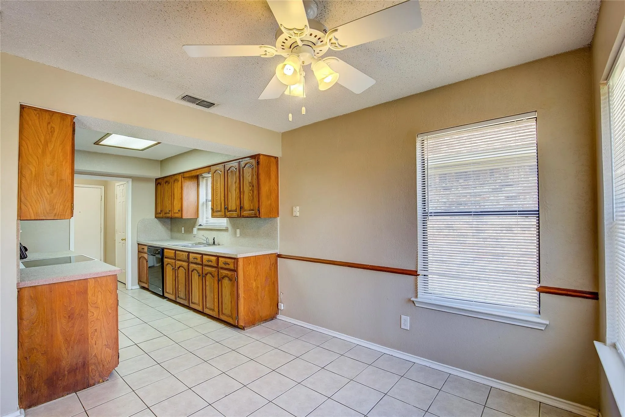 Single Family Residence For Rent in Tarrant County , 7724 Pebblebrook Drive, Watauga, Texas 76148, 4 Bedroom, 2 Bathroom, 2 Garage spaces, 1,460 Sqft, built in 1983, mls#21394908, Real Estate Agent in Watauga, Homes For Rent in Tarrant county, Homes For Rent in Watauga, Realtor in Watauga Texas, Real Estate Brokerage Independent Realty Texas, Luminita Cordes Realtor