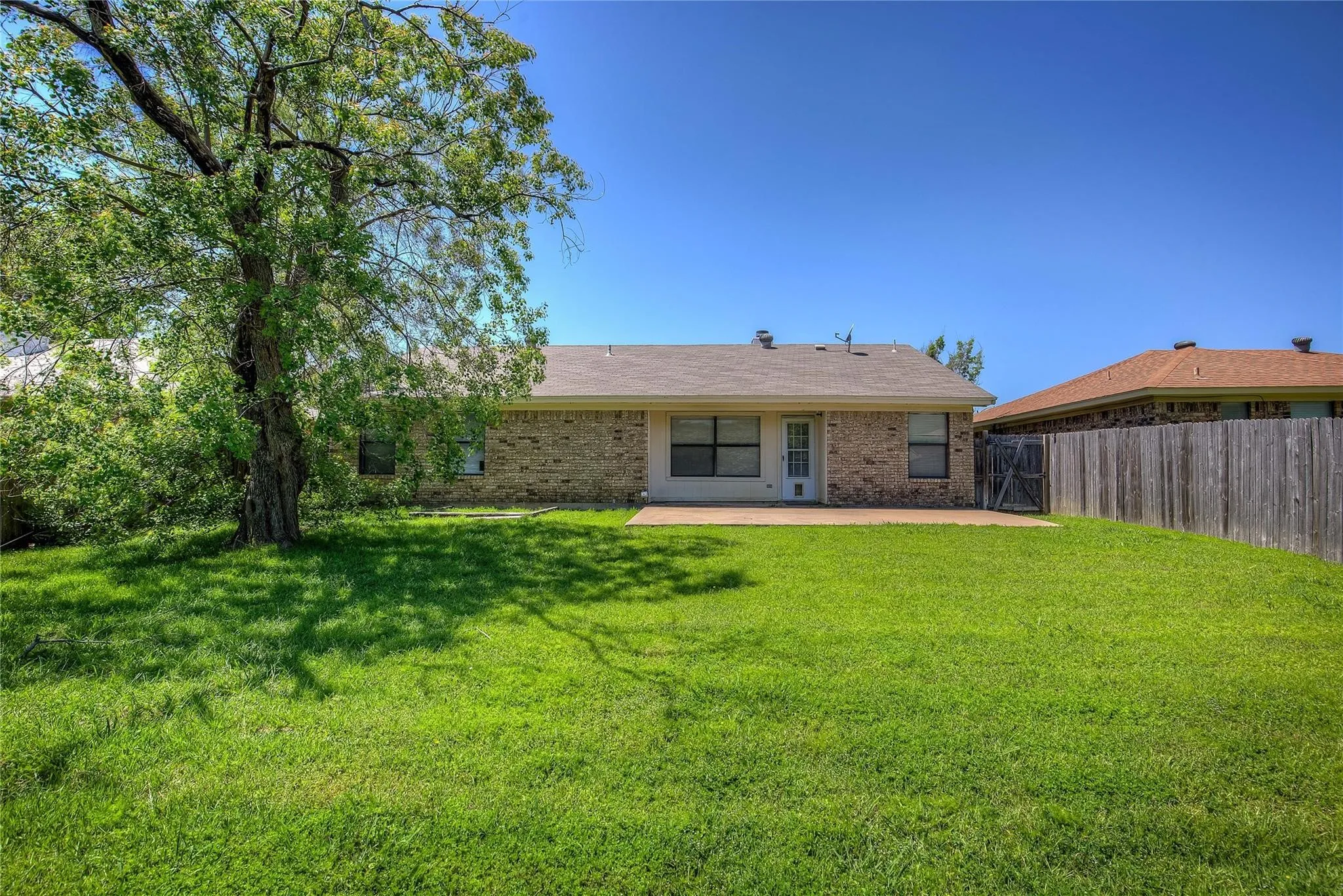 Single Family Residence For Rent in Tarrant County , 7724 Pebblebrook Drive, Watauga, Texas 76148, 4 Bedroom, 2 Bathroom, 2 Garage spaces, 1,460 Sqft, built in 1983, mls#21394908, Real Estate Agent in Watauga, Homes For Rent in Tarrant county, Homes For Rent in Watauga, Realtor in Watauga Texas, Real Estate Brokerage Independent Realty Texas, Luminita Cordes Realtor