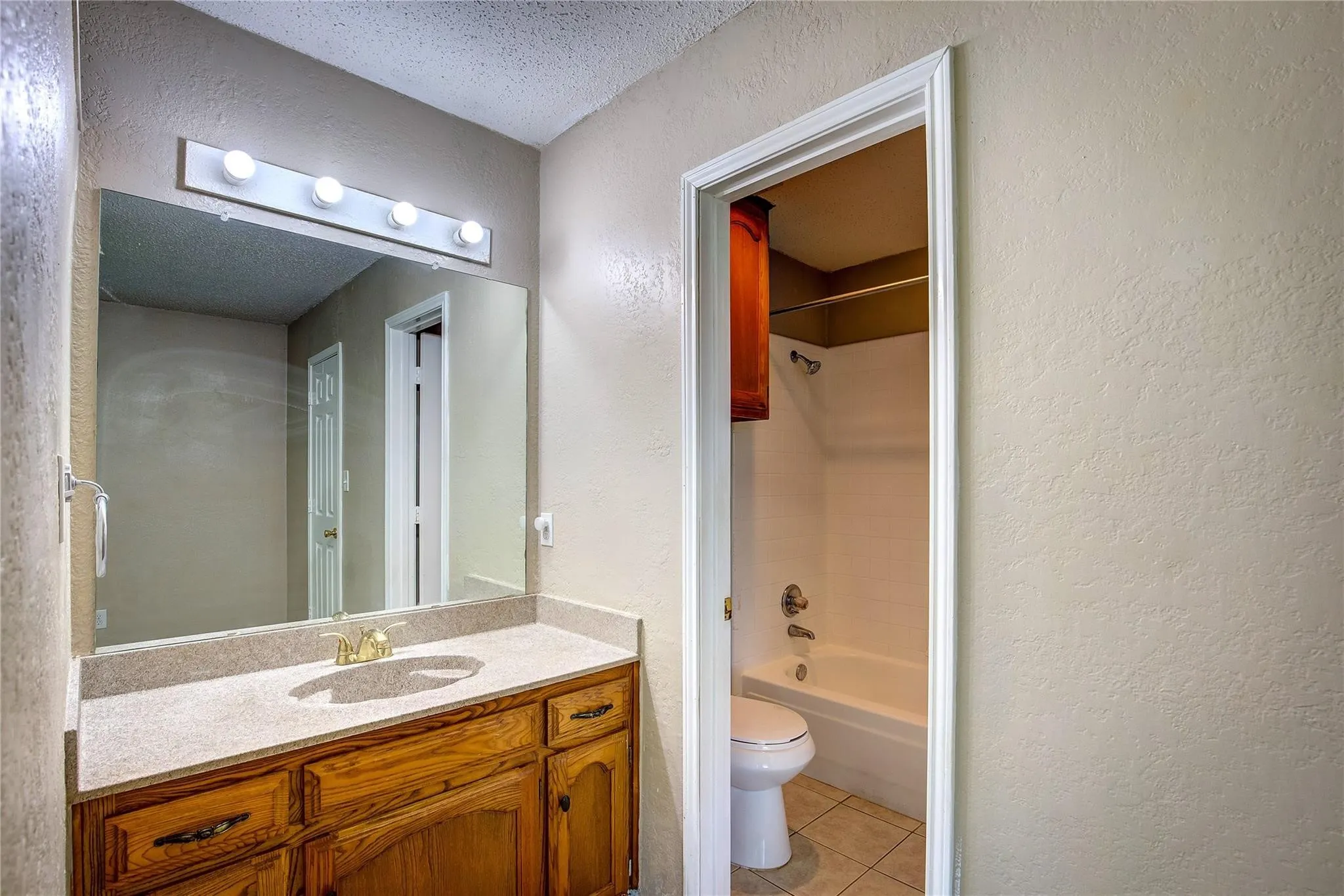 Single Family Residence For Rent in Tarrant County , 7724 Pebblebrook Drive, Watauga, Texas 76148, 4 Bedroom, 2 Bathroom, 2 Garage spaces, 1,460 Sqft, built in 1983, mls#21394908, Real Estate Agent in Watauga, Homes For Rent in Tarrant county, Homes For Rent in Watauga, Realtor in Watauga Texas, Real Estate Brokerage Independent Realty Texas, Luminita Cordes Realtor