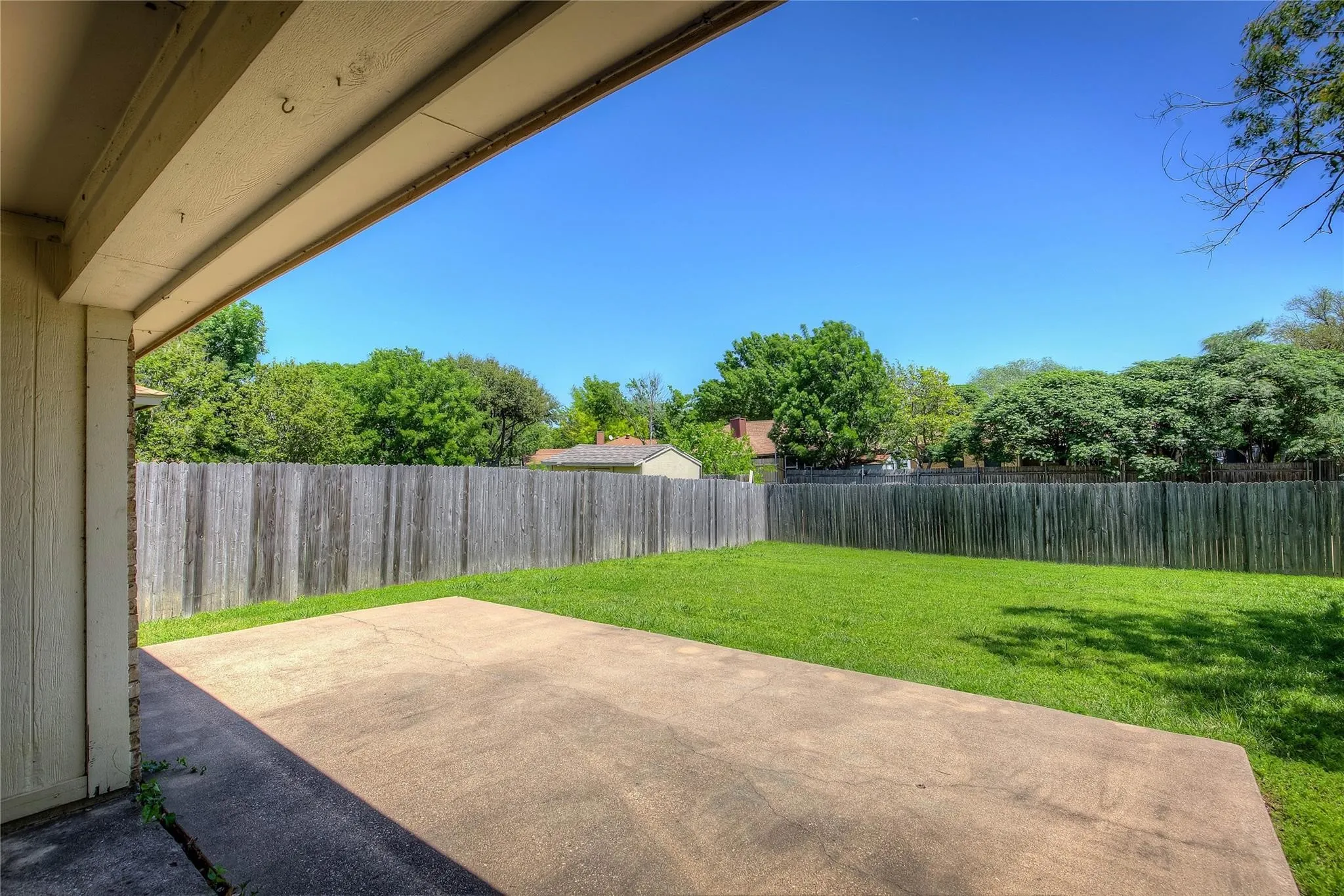 Single Family Residence For Rent in Tarrant County , 7724 Pebblebrook Drive, Watauga, Texas 76148, 4 Bedroom, 2 Bathroom, 2 Garage spaces, 1,460 Sqft, built in 1983, mls#21394908, Real Estate Agent in Watauga, Homes For Rent in Tarrant county, Homes For Rent in Watauga, Realtor in Watauga Texas, Real Estate Brokerage Independent Realty Texas, Luminita Cordes Realtor