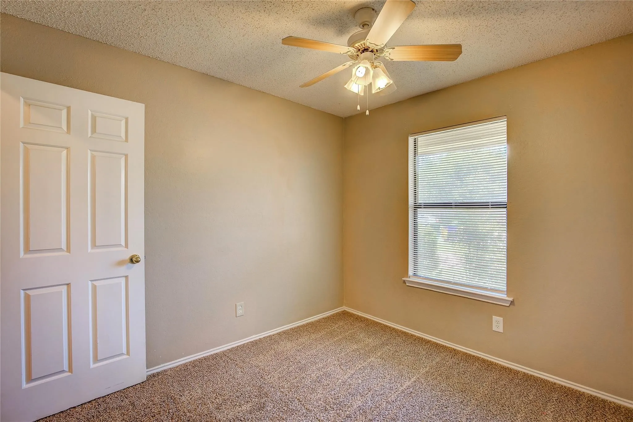 Single Family Residence For Rent in Tarrant County , 7724 Pebblebrook Drive, Watauga, Texas 76148, 4 Bedroom, 2 Bathroom, 2 Garage spaces, 1,460 Sqft, built in 1983, mls#21394908, Real Estate Agent in Watauga, Homes For Rent in Tarrant county, Homes For Rent in Watauga, Realtor in Watauga Texas, Real Estate Brokerage Independent Realty Texas, Luminita Cordes Realtor