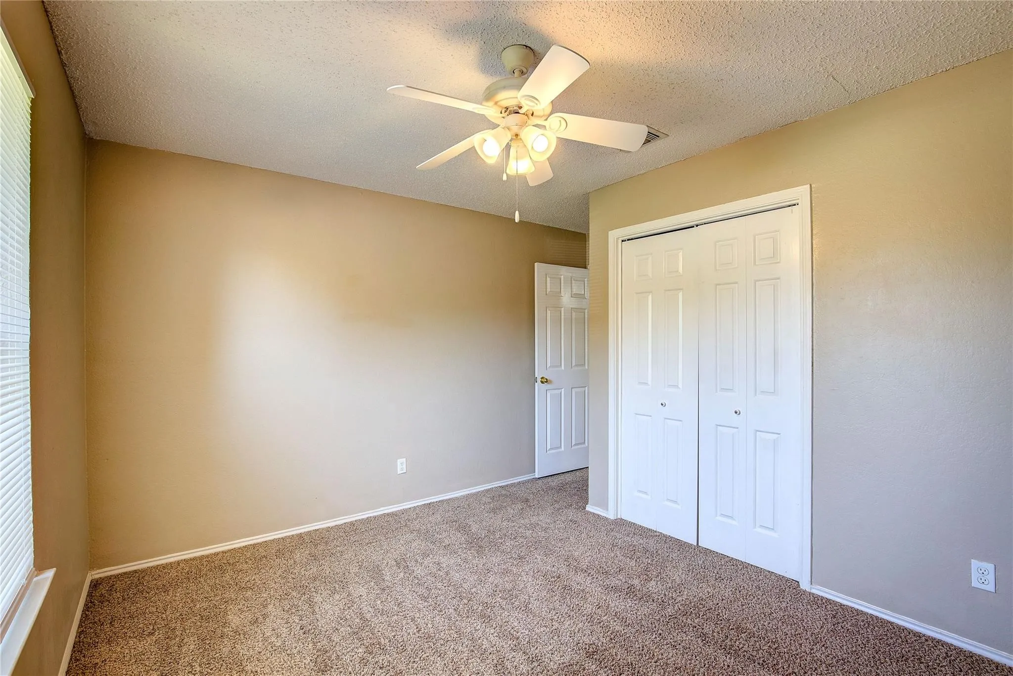 Single Family Residence For Rent in Tarrant County , 7724 Pebblebrook Drive, Watauga, Texas 76148, 4 Bedroom, 2 Bathroom, 2 Garage spaces, 1,460 Sqft, built in 1983, mls#21394908, Real Estate Agent in Watauga, Homes For Rent in Tarrant county, Homes For Rent in Watauga, Realtor in Watauga Texas, Real Estate Brokerage Independent Realty Texas, Luminita Cordes Realtor