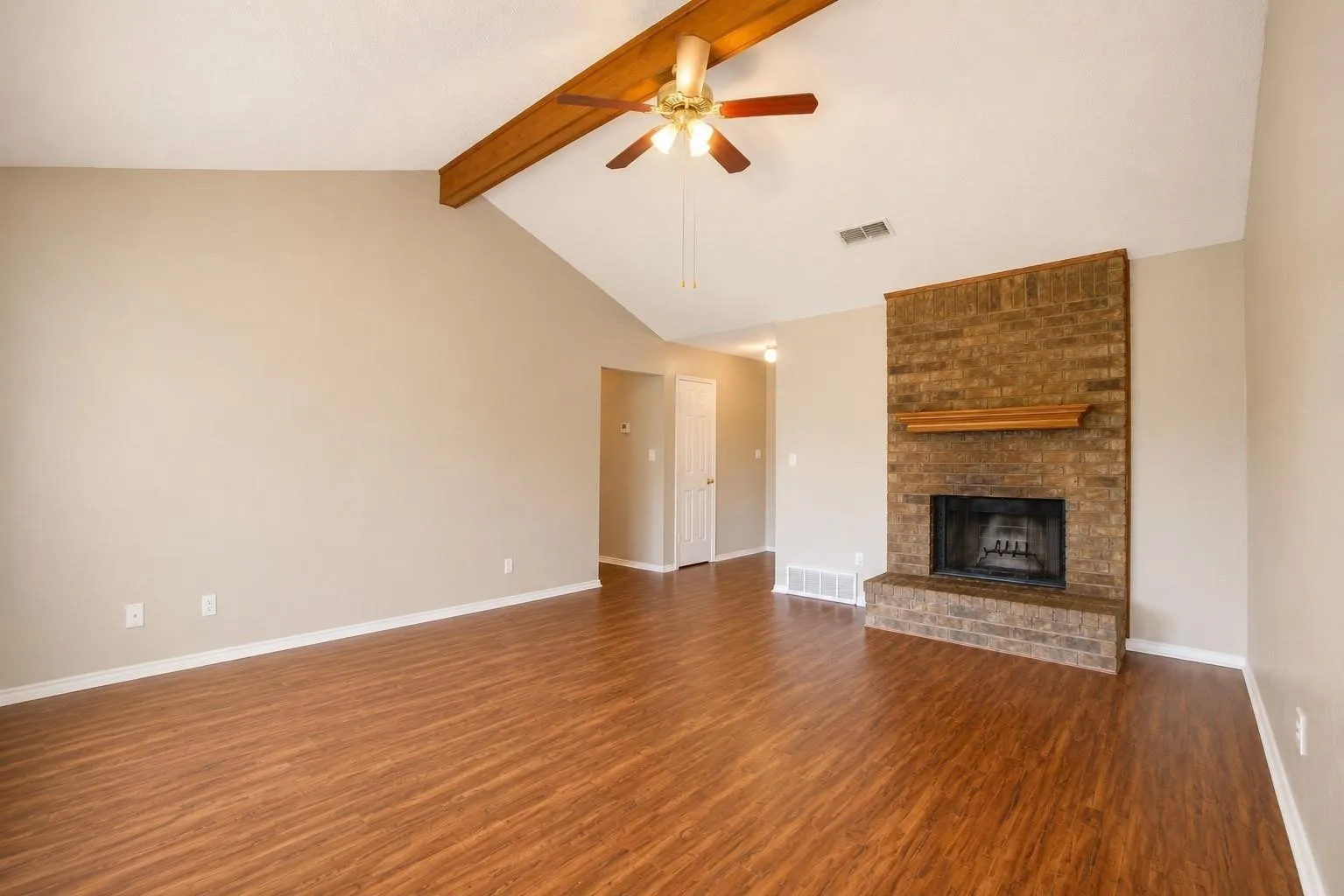 Single Family Residence For Rent in Tarrant County , 7724 Pebblebrook Drive, Watauga, Texas 76148, 4 Bedroom, 2 Bathroom, 2 Garage spaces, 1,460 Sqft, built in 1983, mls#21394908, Real Estate Agent in Watauga, Homes For Rent in Tarrant county, Homes For Rent in Watauga, Realtor in Watauga Texas, Real Estate Brokerage Independent Realty Texas, Luminita Cordes Realtor