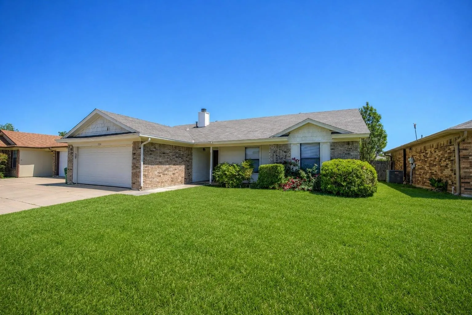 Single Family Residence For Rent in Tarrant County , 7724 Pebblebrook Drive, Watauga, Texas 76148, 4 Bedroom, 2 Bathroom, 2 Garage spaces, 1,460 Sqft, built in 1983, mls#21394908, Real Estate Agent in Watauga, Homes For Rent in Tarrant county, Homes For Rent in Watauga, Realtor in Watauga Texas, Real Estate Brokerage Independent Realty Texas, Luminita Cordes Realtor