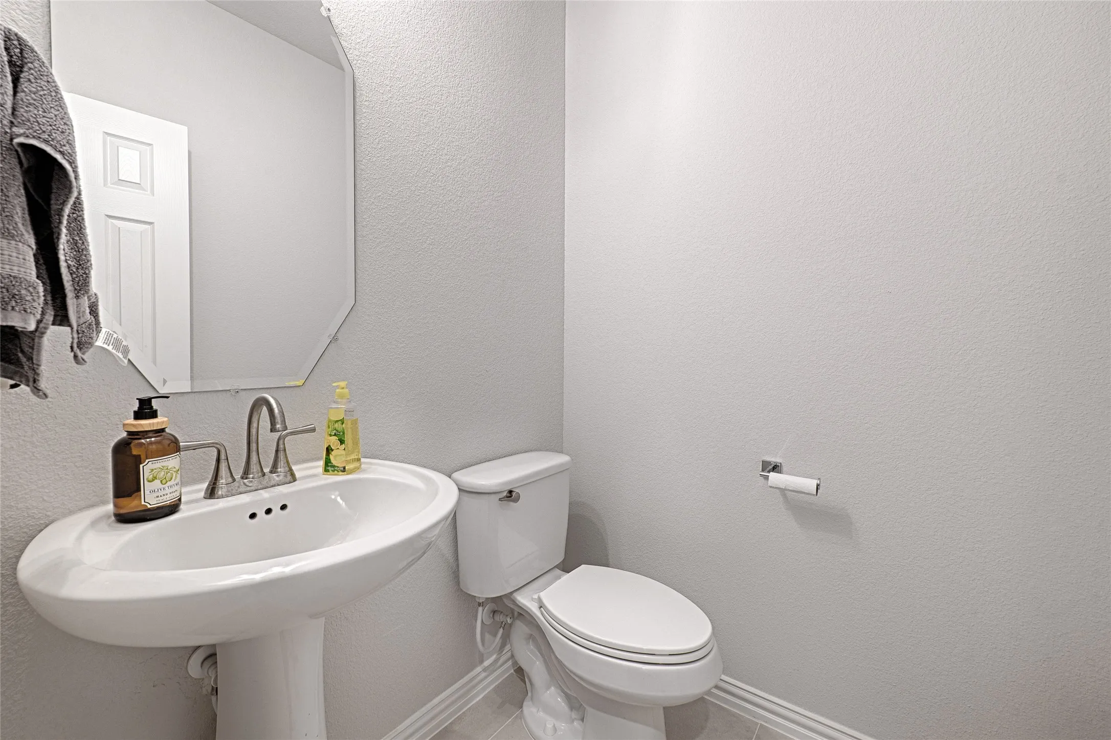 Single Family Residence For Sale in Dallas County , 1802 ranch view, Cedar Hill, Texas 75104, 4 Bedroom, 3 Bathroom, 2 Garage spaces, 2,429 Sqft, built in 2022, mls#21394964, Real Estate Agent in Cedar Hill, Homes For Sale in Dallas county, Homes For Sale in Cedar Hill, Realtor in Cedar Hill Texas, Real Estate Brokerage Independent Realty Texas, Luminita Cordes Realtor