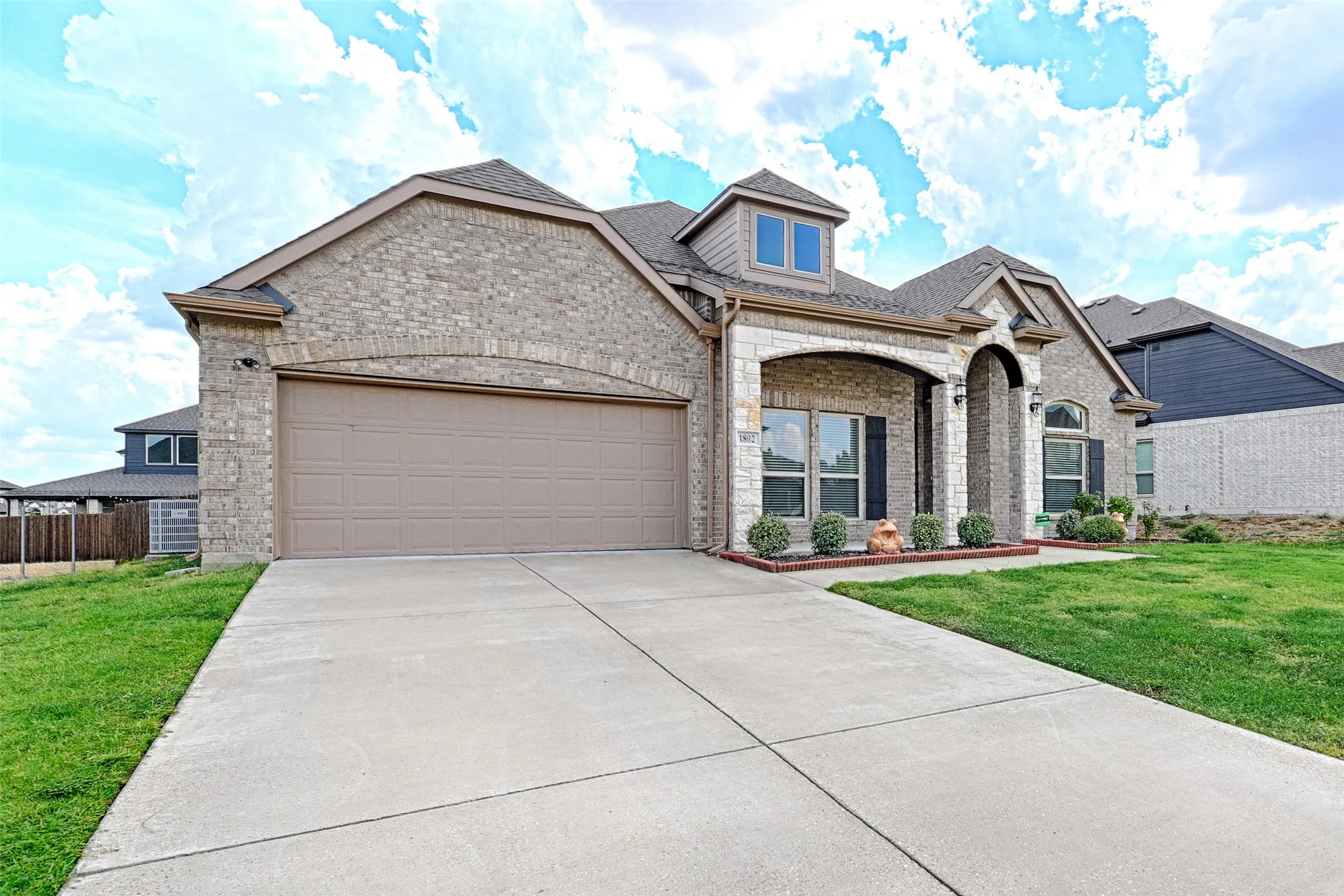 Single Family Residence For Sale in Dallas County , 1802 ranch view, Cedar Hill, Texas 75104, 4 Bedroom, 3 Bathroom, 2 Garage spaces, 2,429 Sqft, built in 2022, mls#21394964, Real Estate Agent in Cedar Hill, Homes For Sale in Dallas county, Homes For Sale in Cedar Hill, Realtor in Cedar Hill Texas, Real Estate Brokerage Independent Realty Texas, Luminita Cordes Realtor