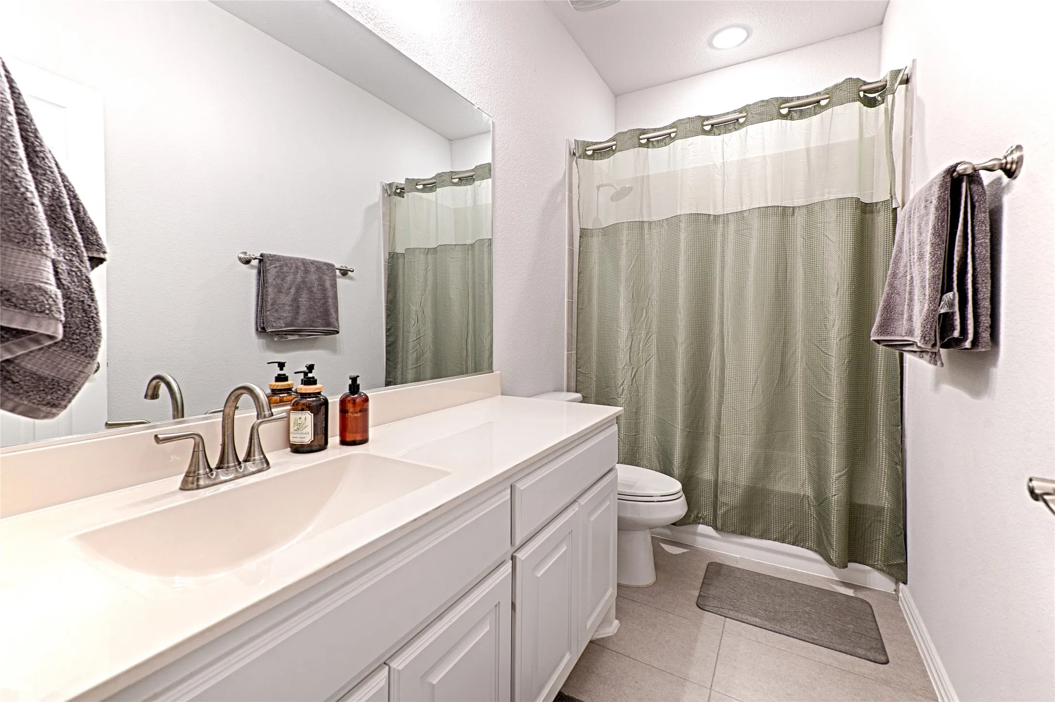 Single Family Residence For Sale in Dallas County , 1802 ranch view, Cedar Hill, Texas 75104, 4 Bedroom, 3 Bathroom, 2 Garage spaces, 2,429 Sqft, built in 2022, mls#21394964, Real Estate Agent in Cedar Hill, Homes For Sale in Dallas county, Homes For Sale in Cedar Hill, Realtor in Cedar Hill Texas, Real Estate Brokerage Independent Realty Texas, Luminita Cordes Realtor
