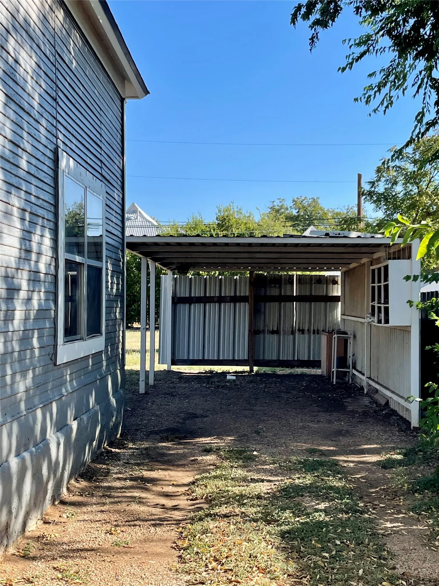 Single Family Residence For Sale in Runnels County , 508 N 10th Street, Ballinger, Texas 76821, 2 Bedroom, 1 Bathroom, Garage spaces, 1,169 Sqft, built in 1952, mls#21394969, Real Estate Agent in Ballinger, Homes For Sale in Runnels county, Homes For Sale in Ballinger, Realtor in Ballinger Texas, Real Estate Brokerage Independent Realty Texas, Luminita Cordes Realtor