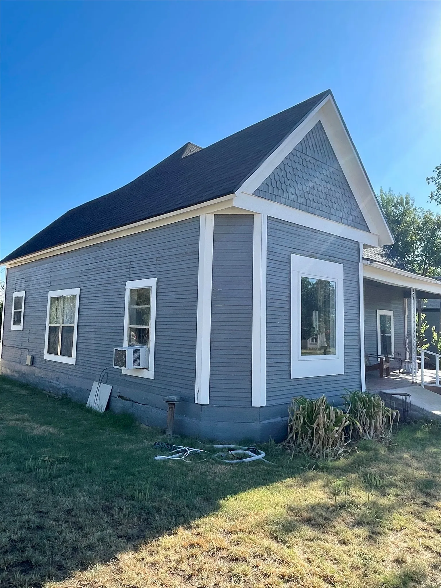 Single Family Residence For Sale in Runnels County , 508 N 10th Street, Ballinger, Texas 76821, 2 Bedroom, 1 Bathroom, Garage spaces, 1,169 Sqft, built in 1952, mls#21394969, Real Estate Agent in Ballinger, Homes For Sale in Runnels county, Homes For Sale in Ballinger, Realtor in Ballinger Texas, Real Estate Brokerage Independent Realty Texas, Luminita Cordes Realtor