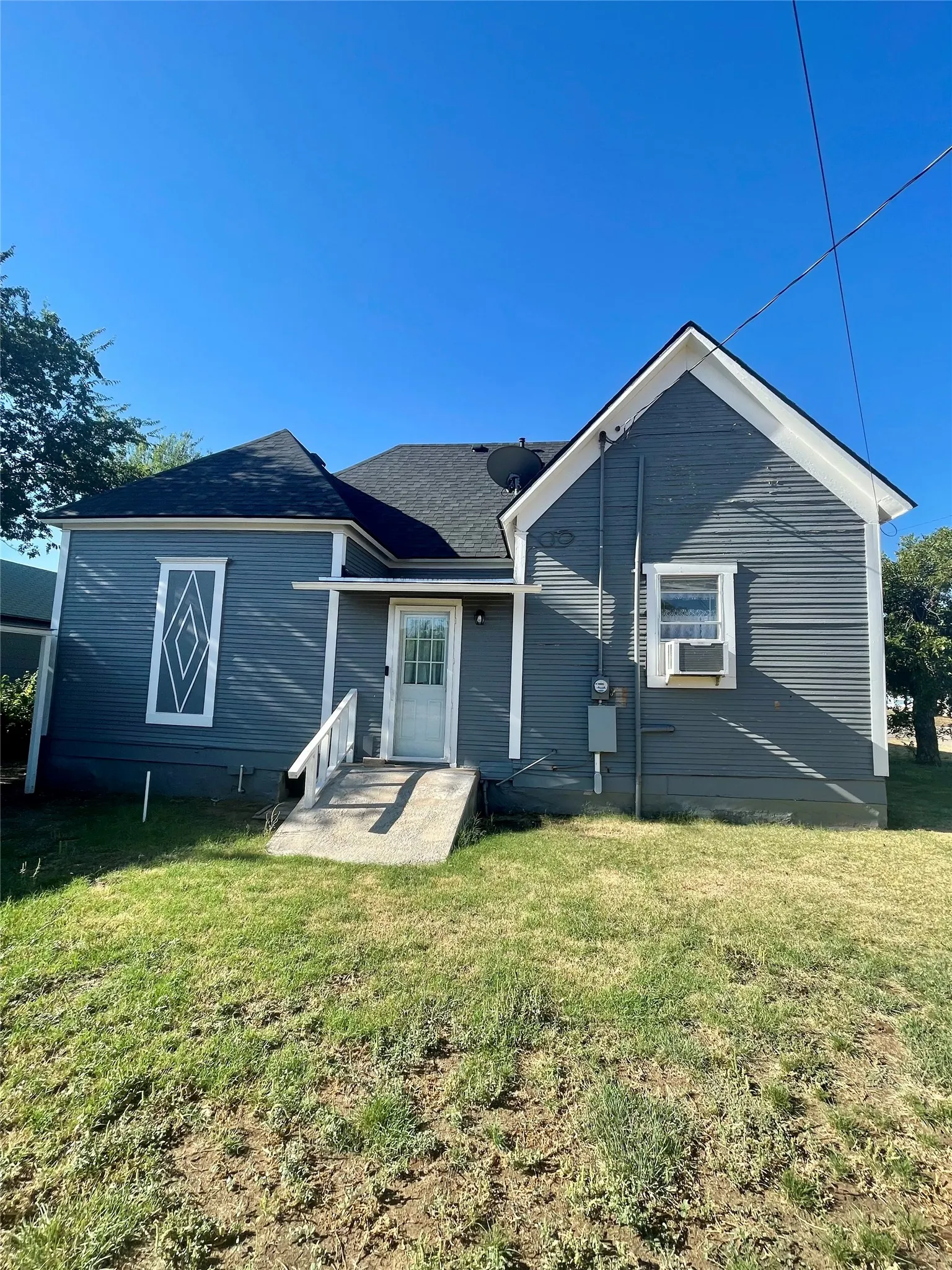 Single Family Residence For Sale in Runnels County , 508 N 10th Street, Ballinger, Texas 76821, 2 Bedroom, 1 Bathroom, Garage spaces, 1,169 Sqft, built in 1952, mls#21394969, Real Estate Agent in Ballinger, Homes For Sale in Runnels county, Homes For Sale in Ballinger, Realtor in Ballinger Texas, Real Estate Brokerage Independent Realty Texas, Luminita Cordes Realtor