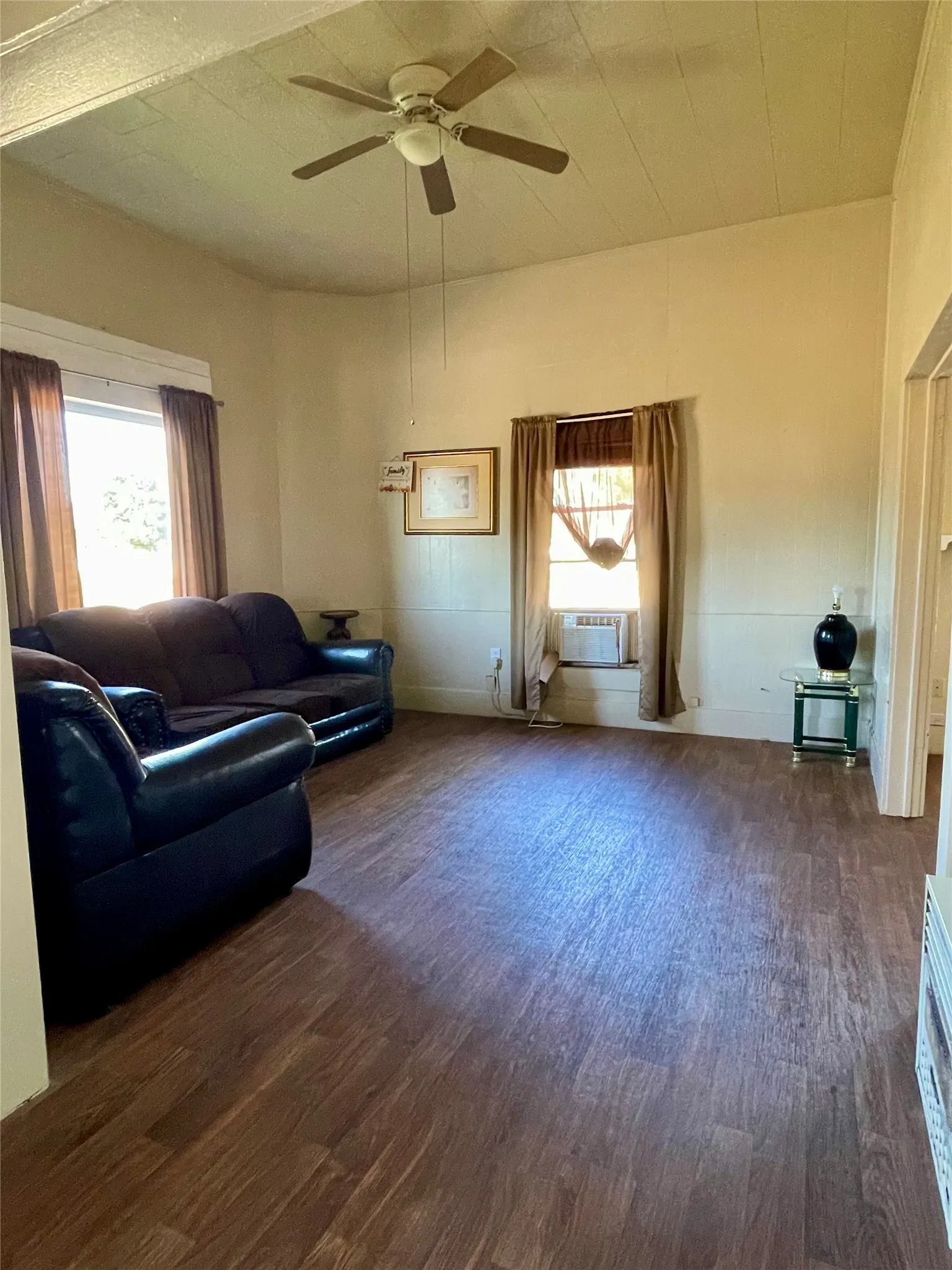 Single Family Residence For Sale in Runnels County , 508 N 10th Street, Ballinger, Texas 76821, 2 Bedroom, 1 Bathroom, Garage spaces, 1,169 Sqft, built in 1952, mls#21394969, Real Estate Agent in Ballinger, Homes For Sale in Runnels county, Homes For Sale in Ballinger, Realtor in Ballinger Texas, Real Estate Brokerage Independent Realty Texas, Luminita Cordes Realtor