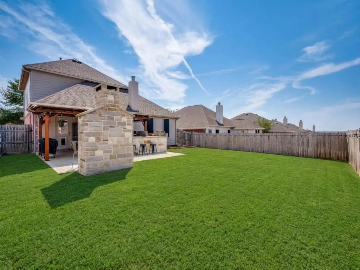 Single Family Residence For Sale in Collin County , 2809 Arabian Lane, Celina, Texas 75009, 4 Bedroom, 3 Bathroom, 2 Garage spaces, 1,924 Sqft, built in 2005, mls#21392484, Real Estate Agent in Celina, Homes For Sale in Collin county, Homes For Sale in Celina, Realtor in Celina Texas, Real Estate Brokerage Independent Realty Texas, Luminita Cordes Realtor