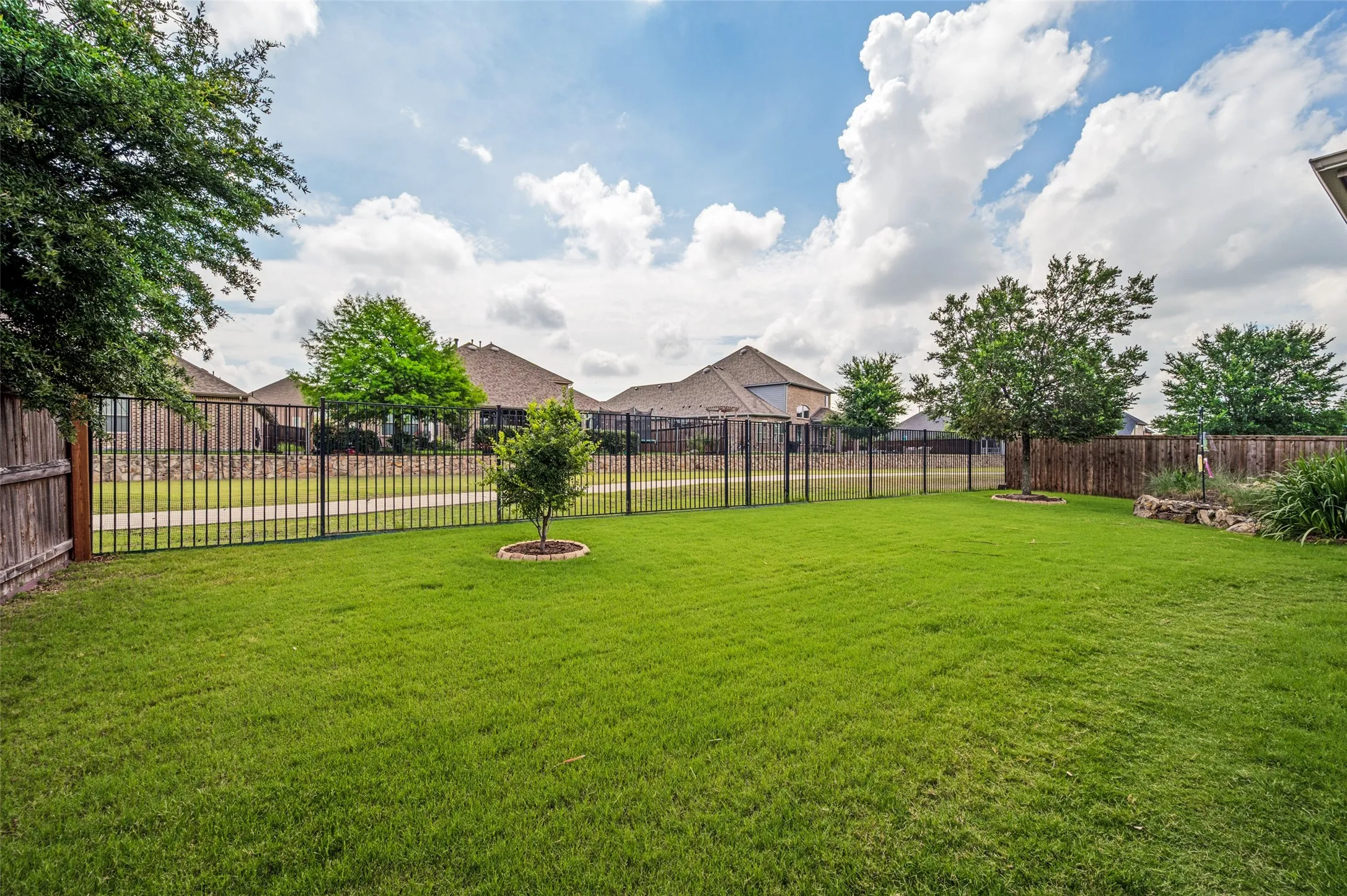 Large poolsize greenbelt backyard