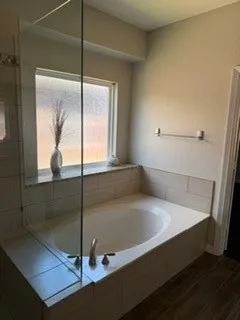 Master Bathroom garden tub