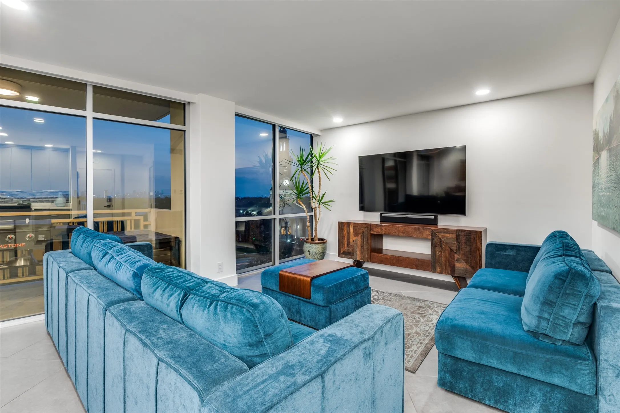 Condominium For Sale in Dallas County , 6211 W Northwest Highway 601, Dallas, Texas 75225, 2 Bedroom, 3 Bathroom, 2 Garage spaces, 1,673 Sqft, built in 1966, mls#21393147, Real Estate Agent in Dallas, Homes For Sale in Dallas county, Homes For Sale in Dallas, Realtor in Dallas Texas, Real Estate Brokerage Independent Realty Texas, Luminita Cordes Realtor