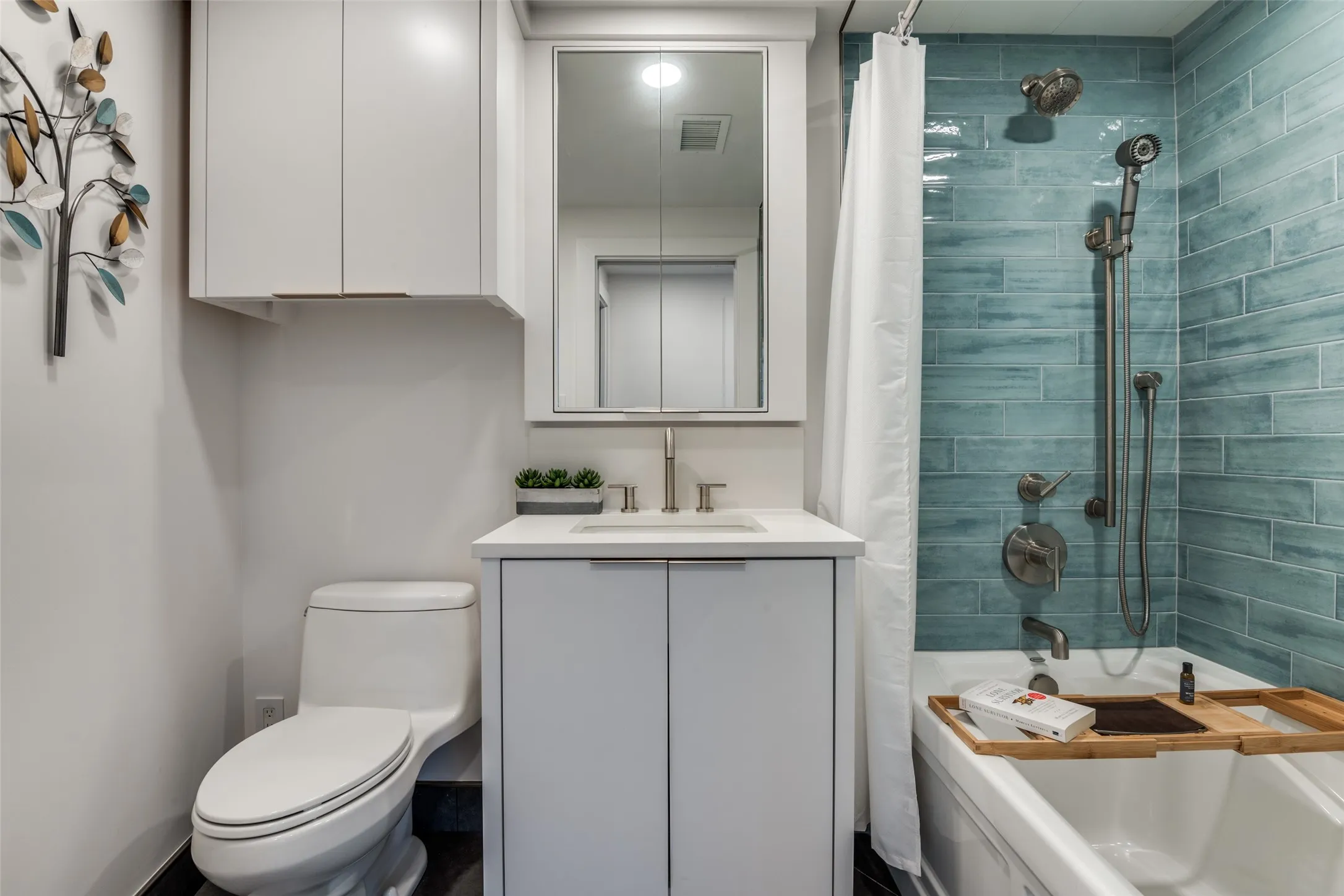 Condominium For Sale in Dallas County , 6211 W Northwest Highway 601, Dallas, Texas 75225, 2 Bedroom, 3 Bathroom, 2 Garage spaces, 1,673 Sqft, built in 1966, mls#21393147, Real Estate Agent in Dallas, Homes For Sale in Dallas county, Homes For Sale in Dallas, Realtor in Dallas Texas, Real Estate Brokerage Independent Realty Texas, Luminita Cordes Realtor