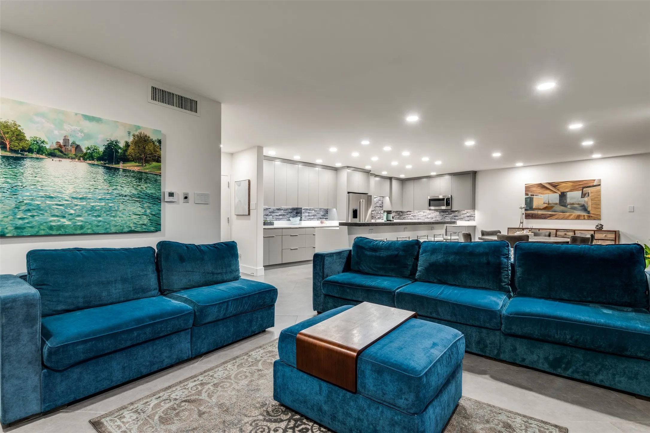 Condominium For Sale in Dallas County , 6211 W Northwest Highway 601, Dallas, Texas 75225, 2 Bedroom, 3 Bathroom, 2 Garage spaces, 1,673 Sqft, built in 1966, mls#21393147, Real Estate Agent in Dallas, Homes For Sale in Dallas county, Homes For Sale in Dallas, Realtor in Dallas Texas, Real Estate Brokerage Independent Realty Texas, Luminita Cordes Realtor