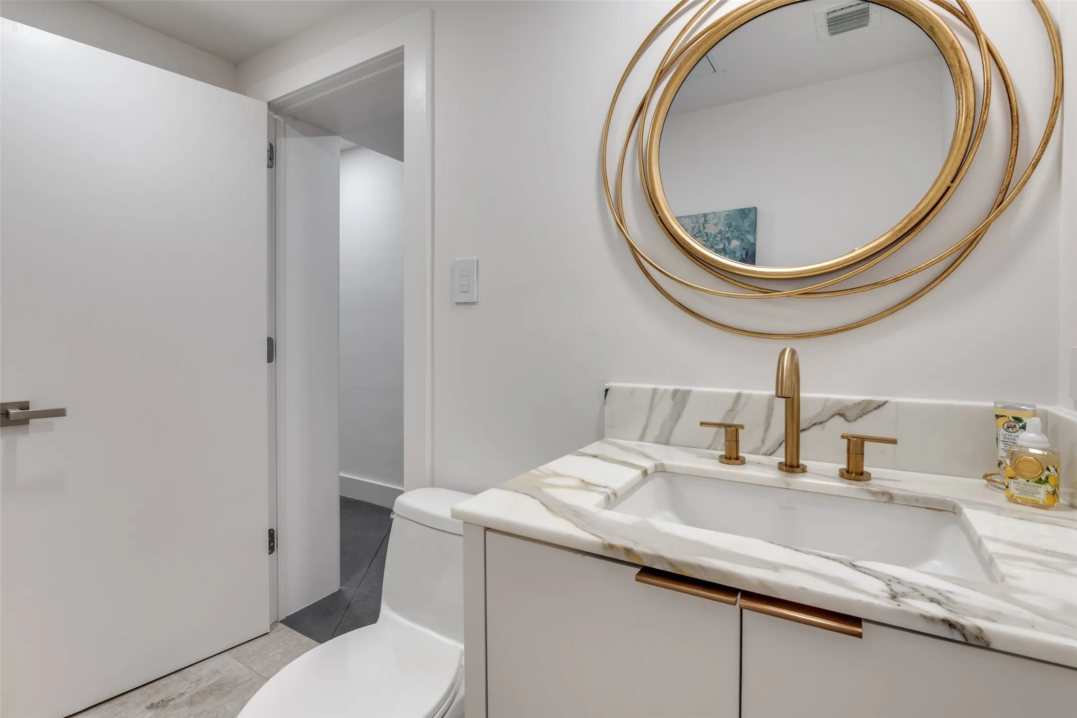 Condominium For Sale in Dallas County , 6211 W Northwest Highway 601, Dallas, Texas 75225, 2 Bedroom, 3 Bathroom, 2 Garage spaces, 1,673 Sqft, built in 1966, mls#21393147, Real Estate Agent in Dallas, Homes For Sale in Dallas county, Homes For Sale in Dallas, Realtor in Dallas Texas, Real Estate Brokerage Independent Realty Texas, Luminita Cordes Realtor
