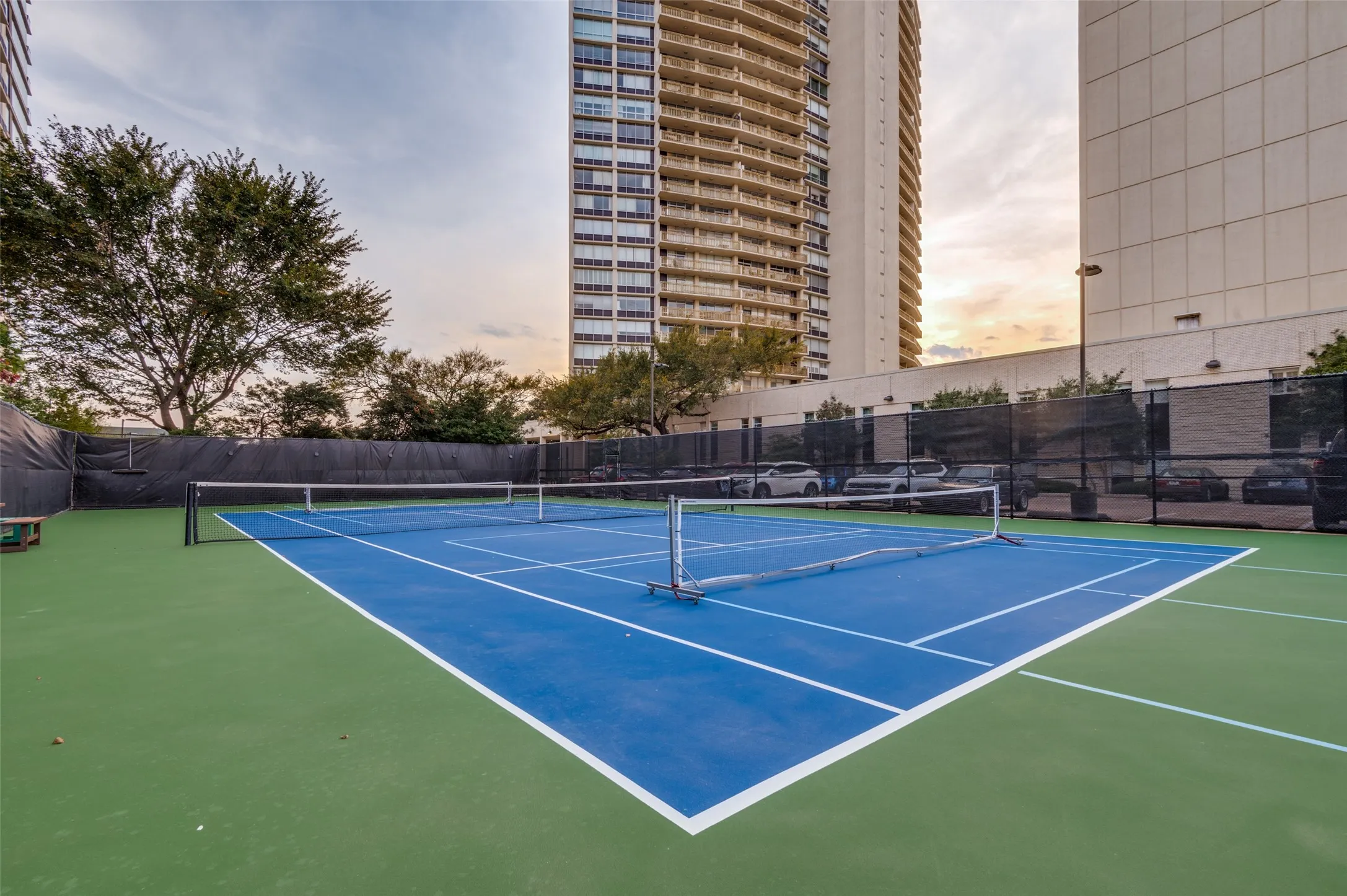 Condominium For Sale in Dallas County , 6211 W Northwest Highway 601, Dallas, Texas 75225, 2 Bedroom, 3 Bathroom, 2 Garage spaces, 1,673 Sqft, built in 1966, mls#21393147, Real Estate Agent in Dallas, Homes For Sale in Dallas county, Homes For Sale in Dallas, Realtor in Dallas Texas, Real Estate Brokerage Independent Realty Texas, Luminita Cordes Realtor
