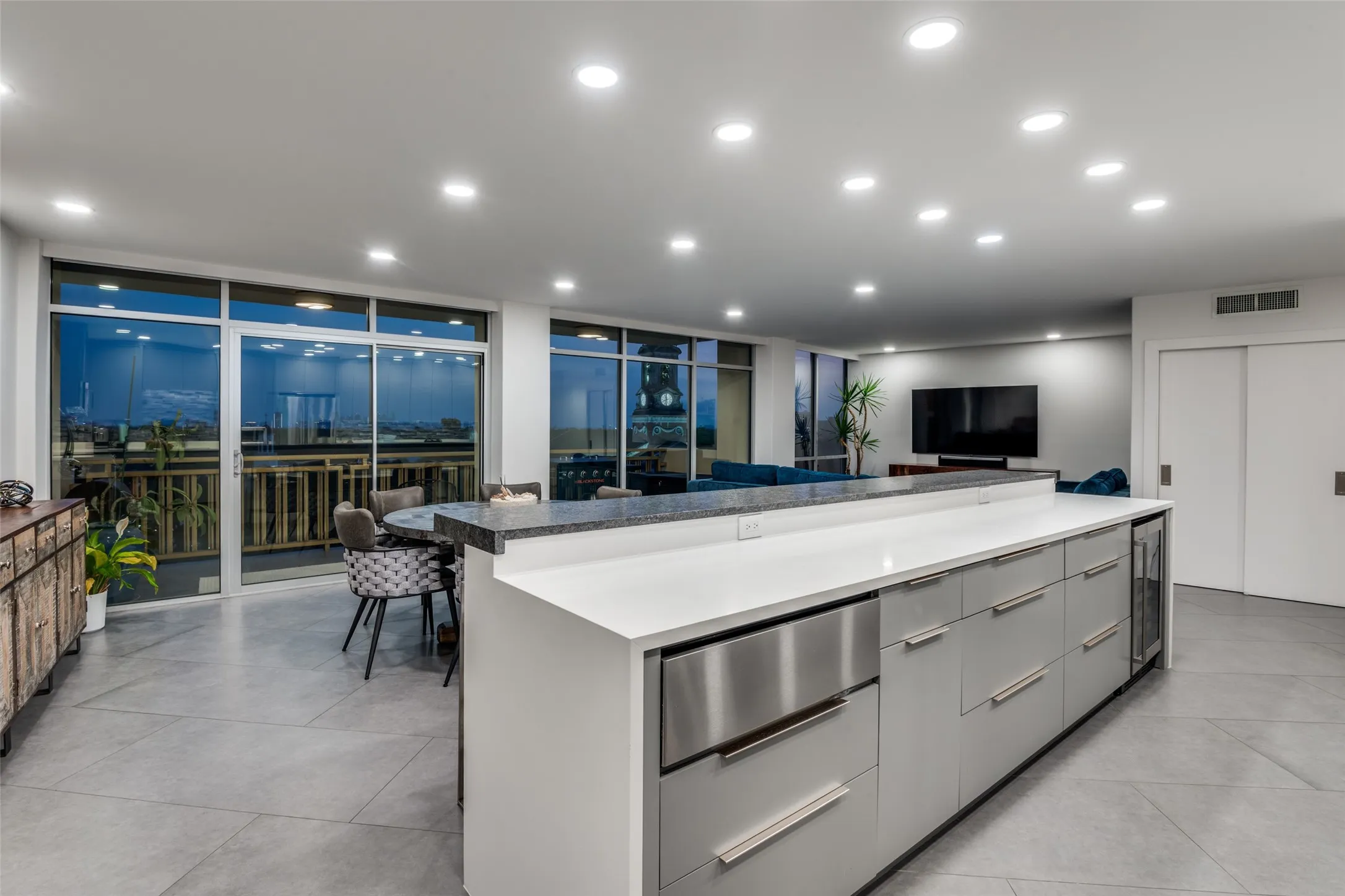 Condominium For Sale in Dallas County , 6211 W Northwest Highway 601, Dallas, Texas 75225, 2 Bedroom, 3 Bathroom, 2 Garage spaces, 1,673 Sqft, built in 1966, mls#21393147, Real Estate Agent in Dallas, Homes For Sale in Dallas county, Homes For Sale in Dallas, Realtor in Dallas Texas, Real Estate Brokerage Independent Realty Texas, Luminita Cordes Realtor