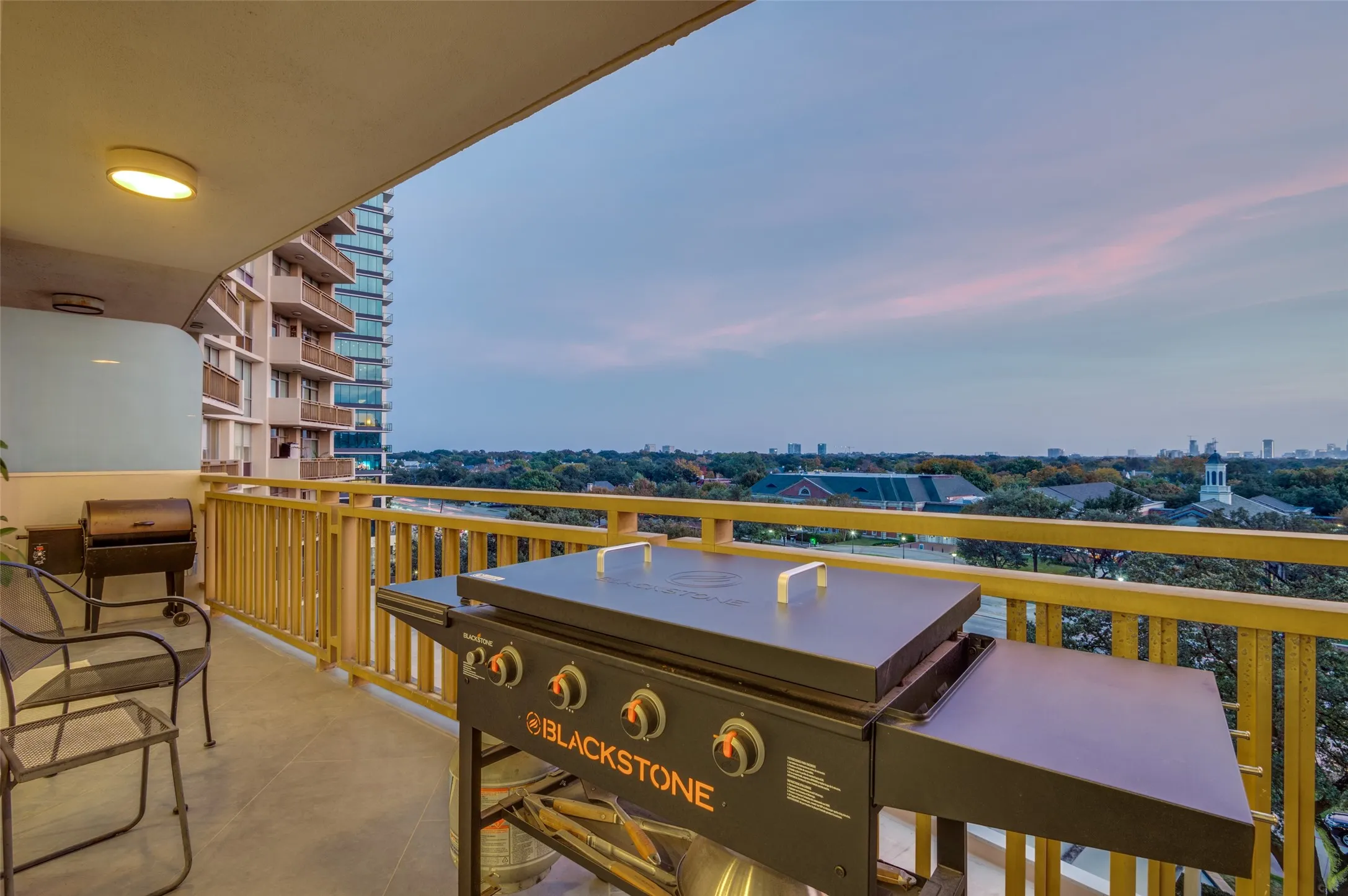 Condominium For Sale in Dallas County , 6211 W Northwest Highway 601, Dallas, Texas 75225, 2 Bedroom, 3 Bathroom, 2 Garage spaces, 1,673 Sqft, built in 1966, mls#21393147, Real Estate Agent in Dallas, Homes For Sale in Dallas county, Homes For Sale in Dallas, Realtor in Dallas Texas, Real Estate Brokerage Independent Realty Texas, Luminita Cordes Realtor