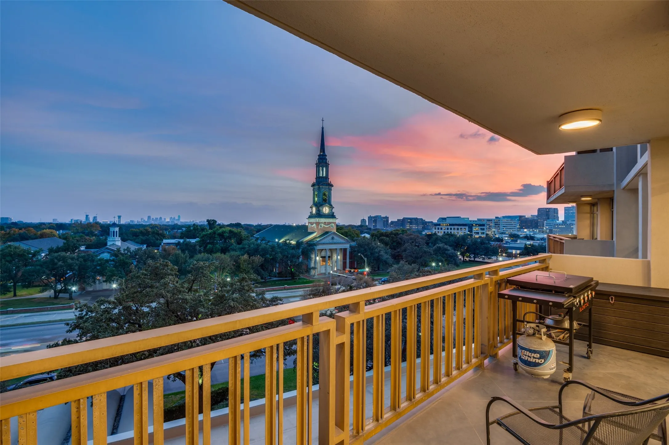 Condominium For Sale in Dallas County , 6211 W Northwest Highway 601, Dallas, Texas 75225, 2 Bedroom, 3 Bathroom, 2 Garage spaces, 1,673 Sqft, built in 1966, mls#21393147, Real Estate Agent in Dallas, Homes For Sale in Dallas county, Homes For Sale in Dallas, Realtor in Dallas Texas, Real Estate Brokerage Independent Realty Texas, Luminita Cordes Realtor