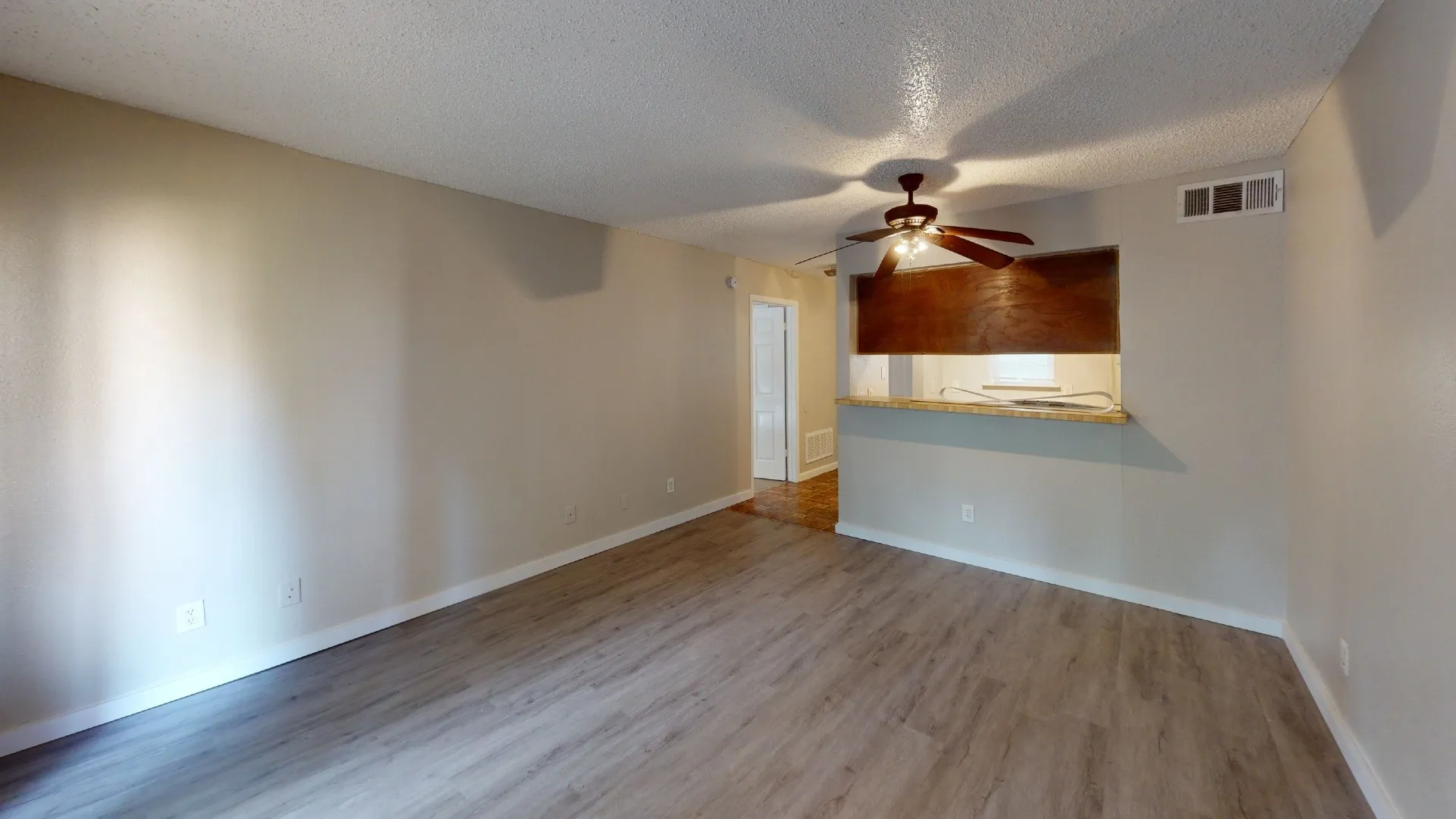 Condominium For Sale in Dallas County , 8110 Skillman Street 1016, Dallas, Texas 75231, 1 Bedroom, 1 Bathroom, Garage spaces, 478 Sqft, built in 1980, mls#21394931, Real Estate Agent in Dallas, Homes For Sale in Dallas county, Homes For Sale in Dallas, Realtor in Dallas Texas, Real Estate Brokerage Independent Realty Texas, Luminita Cordes Realtor