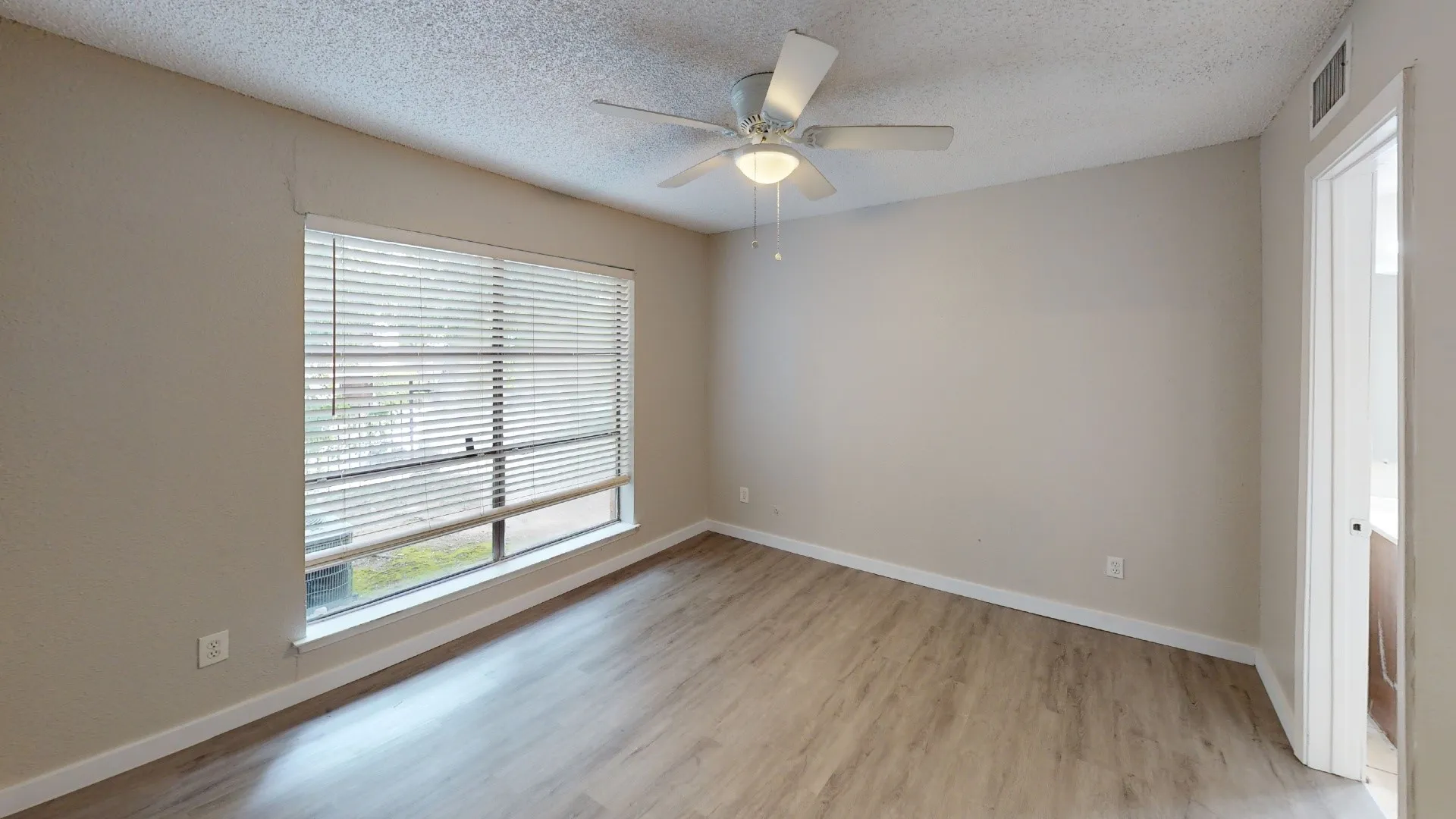 Condominium For Sale in Dallas County , 8110 Skillman Street 1016, Dallas, Texas 75231, 1 Bedroom, 1 Bathroom, Garage spaces, 478 Sqft, built in 1980, mls#21394931, Real Estate Agent in Dallas, Homes For Sale in Dallas county, Homes For Sale in Dallas, Realtor in Dallas Texas, Real Estate Brokerage Independent Realty Texas, Luminita Cordes Realtor