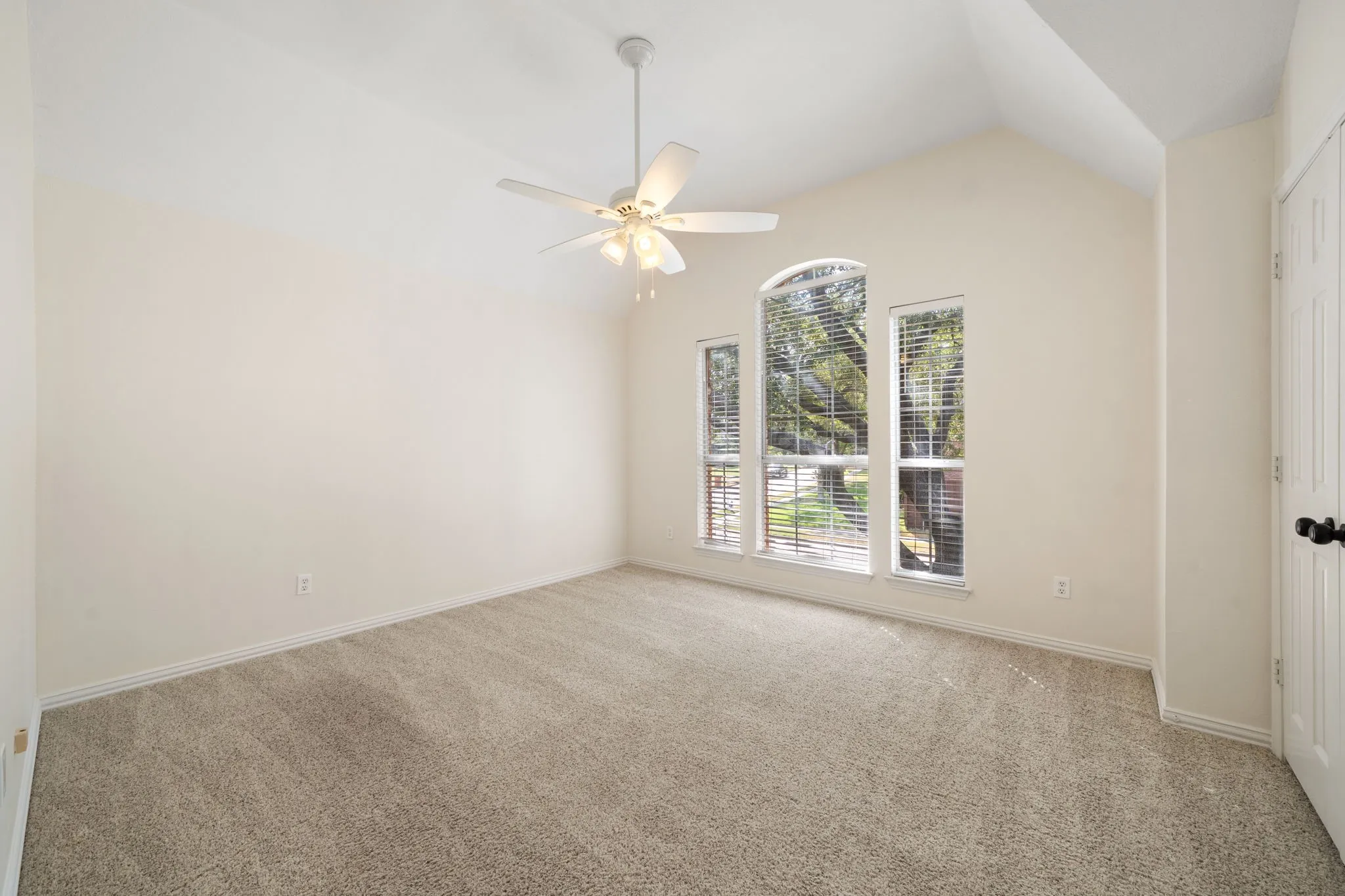Single Family Residence For Sale in Collin County , 7720 Alderwood Place, Plano, Texas 75025, 4 Bedroom, 4 Bathroom, 2 Garage spaces, 3,086 Sqft, built in 1991, mls#21394167, Real Estate Agent in Plano, Homes For Sale in Collin county, Homes For Sale in Plano, Realtor in Plano Texas, Real Estate Brokerage Independent Realty Texas, Luminita Cordes Realtor