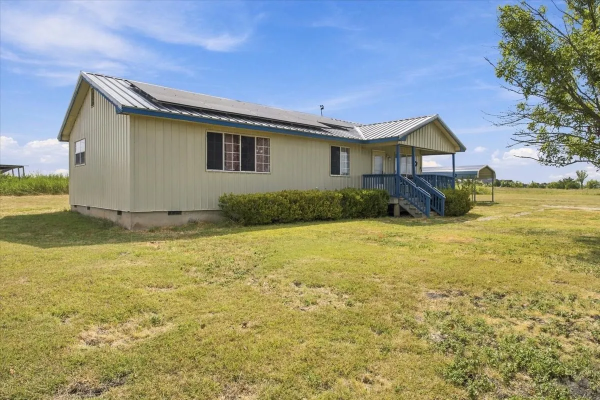 Single Family Residence For Sale in Hunt County , 3520 County Road 1061, Greenville, Texas 75401, 3 Bedroom, 2 Bathroom, Garage spaces, 1,081 Sqft, built in 1995, mls#21388897, Real Estate Agent in Greenville, Homes For Sale in Hunt county, Homes For Sale in Greenville, Realtor in Greenville Texas, Real Estate Brokerage Independent Realty Texas, Luminita Cordes Realtor