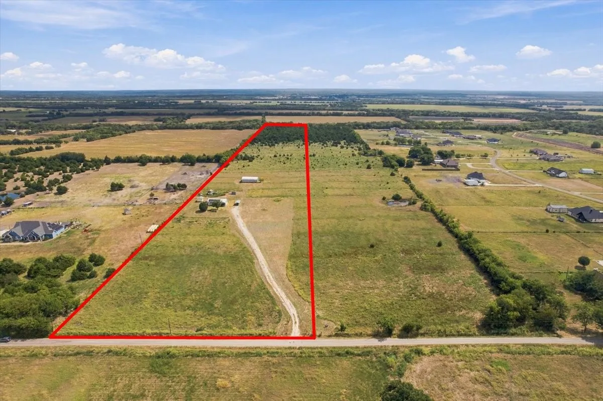 Aerial view from front driveway looking toward back
