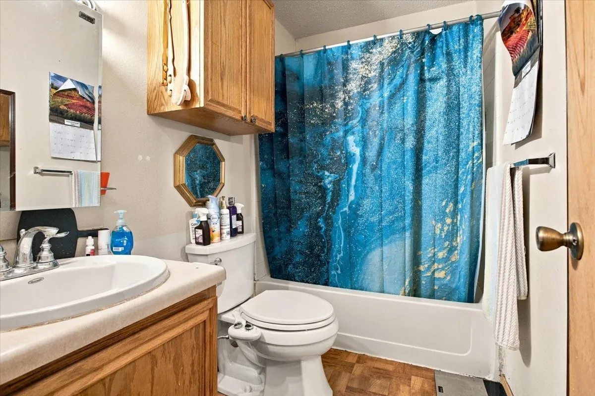 Hall full bath