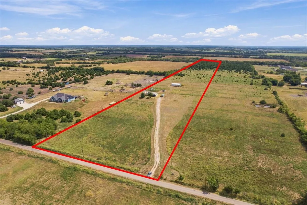 Single Family Residence For Sale in Hunt County , 3520 County Road 1061, Greenville, Texas 75401, 3 Bedroom, 2 Bathroom, Garage spaces, 1,081 Sqft, built in 1995, mls#21388897, Real Estate Agent in Greenville, Homes For Sale in Hunt county, Homes For Sale in Greenville, Realtor in Greenville Texas, Real Estate Brokerage Independent Realty Texas, Luminita Cordes Realtor