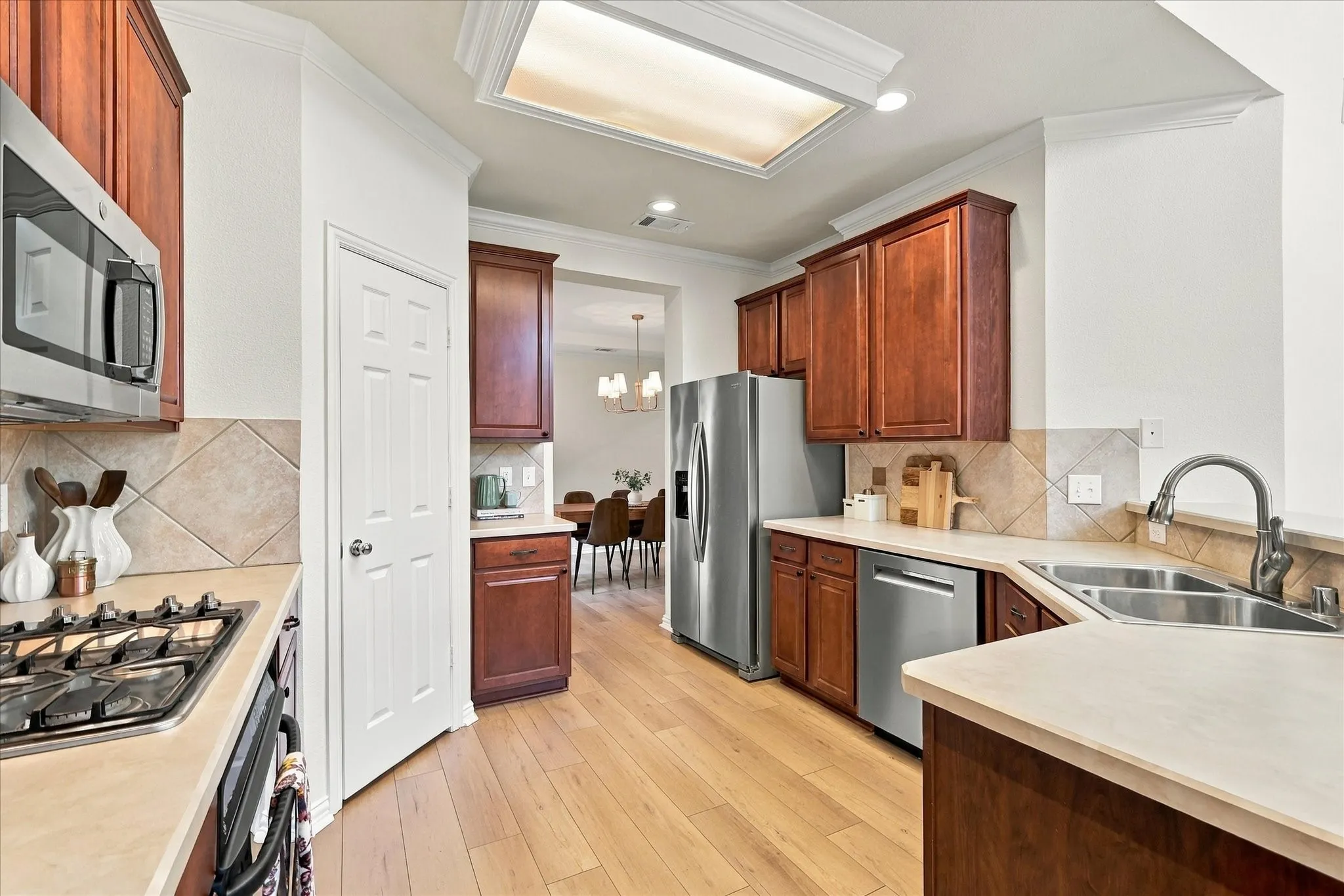 Single Family Residence For Sale in Denton County , 3532 Westminister Trail, Flower Mound, Texas 75022, 4 Bedroom, 3 Bathroom, 2 Garage spaces, 2,417 Sqft, built in 2002, mls#21392755, Real Estate Agent in Flower Mound, Homes For Sale in Denton county, Homes For Sale in Flower Mound, Realtor in Flower Mound Texas, Real Estate Brokerage Independent Realty Texas, Luminita Cordes Realtor