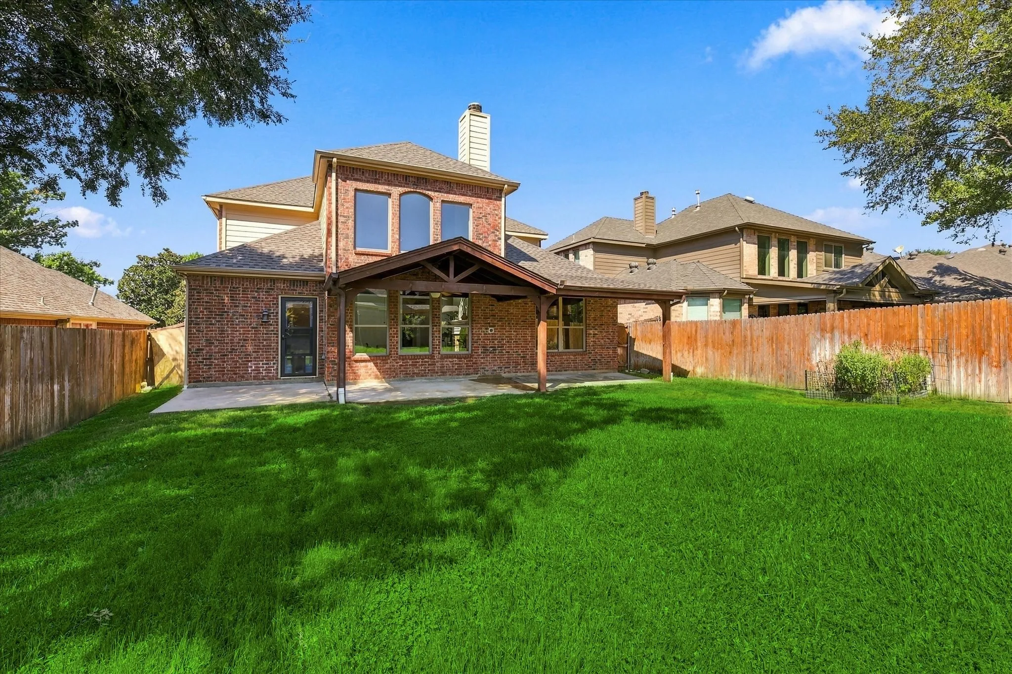 Single Family Residence For Sale in Denton County , 3532 Westminister Trail, Flower Mound, Texas 75022, 4 Bedroom, 3 Bathroom, 2 Garage spaces, 2,417 Sqft, built in 2002, mls#21392755, Real Estate Agent in Flower Mound, Homes For Sale in Denton county, Homes For Sale in Flower Mound, Realtor in Flower Mound Texas, Real Estate Brokerage Independent Realty Texas, Luminita Cordes Realtor