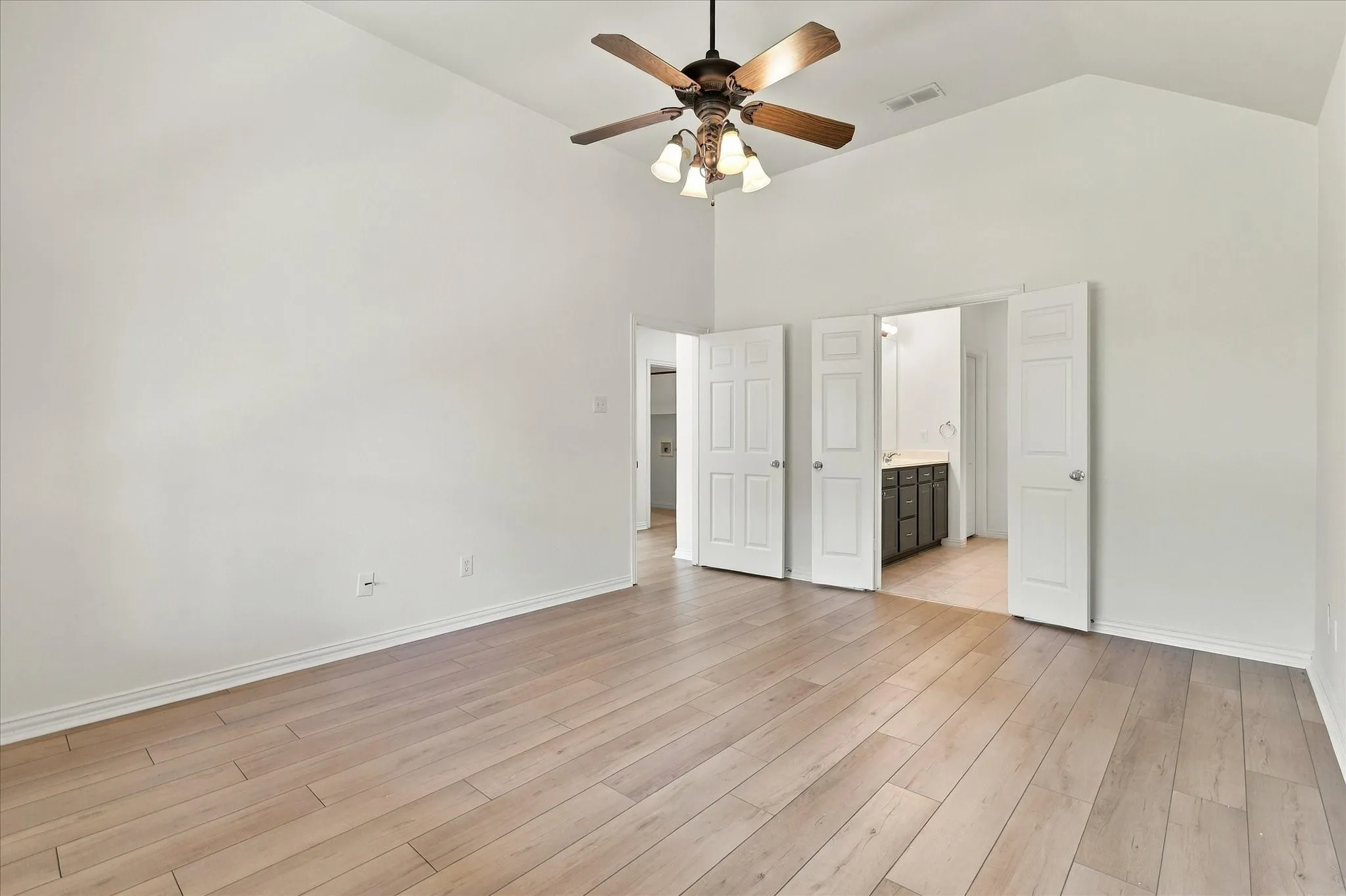 Single Family Residence For Sale in Denton County , 3532 Westminister Trail, Flower Mound, Texas 75022, 4 Bedroom, 3 Bathroom, 2 Garage spaces, 2,417 Sqft, built in 2002, mls#21392755, Real Estate Agent in Flower Mound, Homes For Sale in Denton county, Homes For Sale in Flower Mound, Realtor in Flower Mound Texas, Real Estate Brokerage Independent Realty Texas, Luminita Cordes Realtor