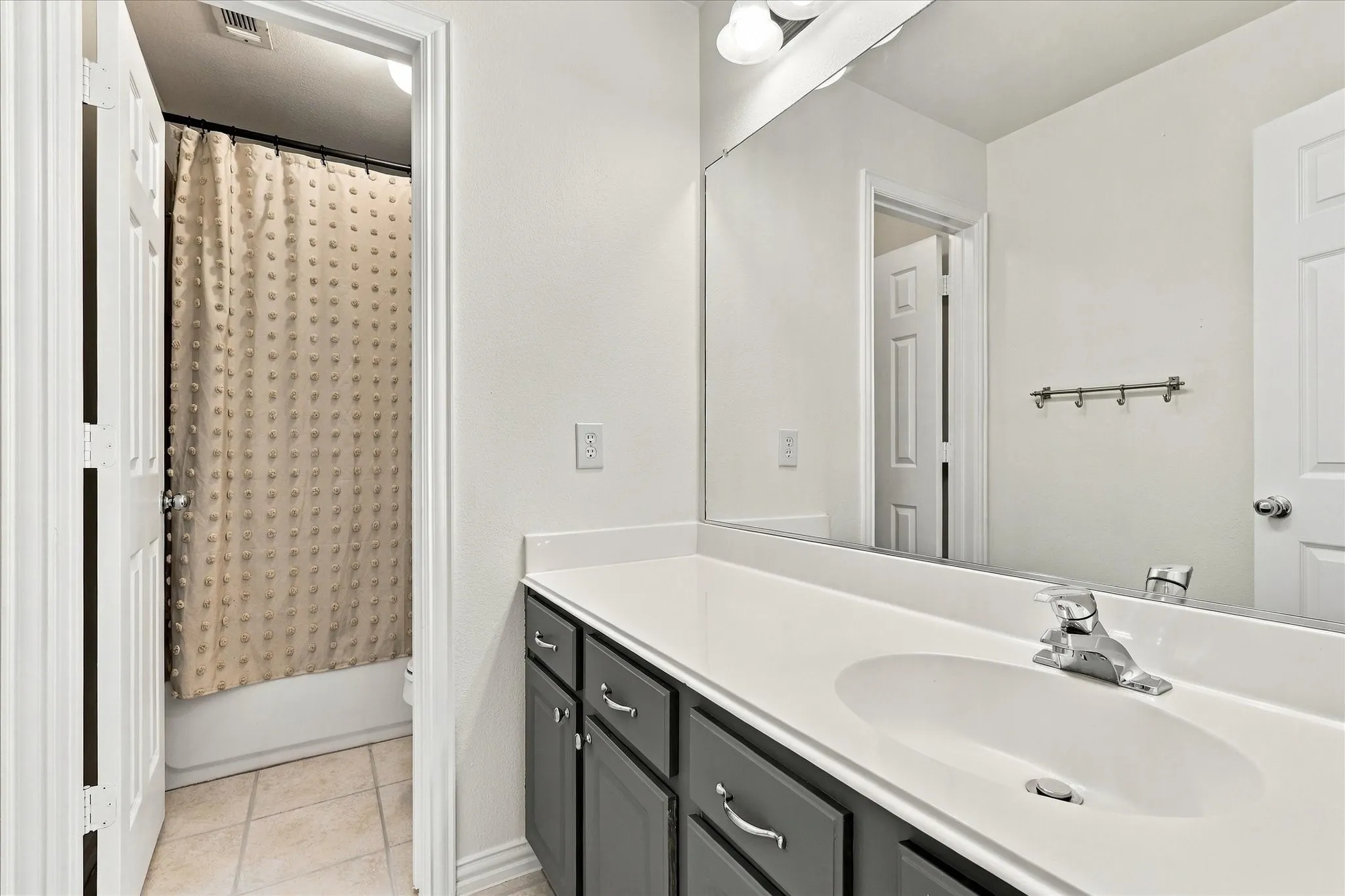 Single Family Residence For Sale in Denton County , 3532 Westminister Trail, Flower Mound, Texas 75022, 4 Bedroom, 3 Bathroom, 2 Garage spaces, 2,417 Sqft, built in 2002, mls#21392755, Real Estate Agent in Flower Mound, Homes For Sale in Denton county, Homes For Sale in Flower Mound, Realtor in Flower Mound Texas, Real Estate Brokerage Independent Realty Texas, Luminita Cordes Realtor