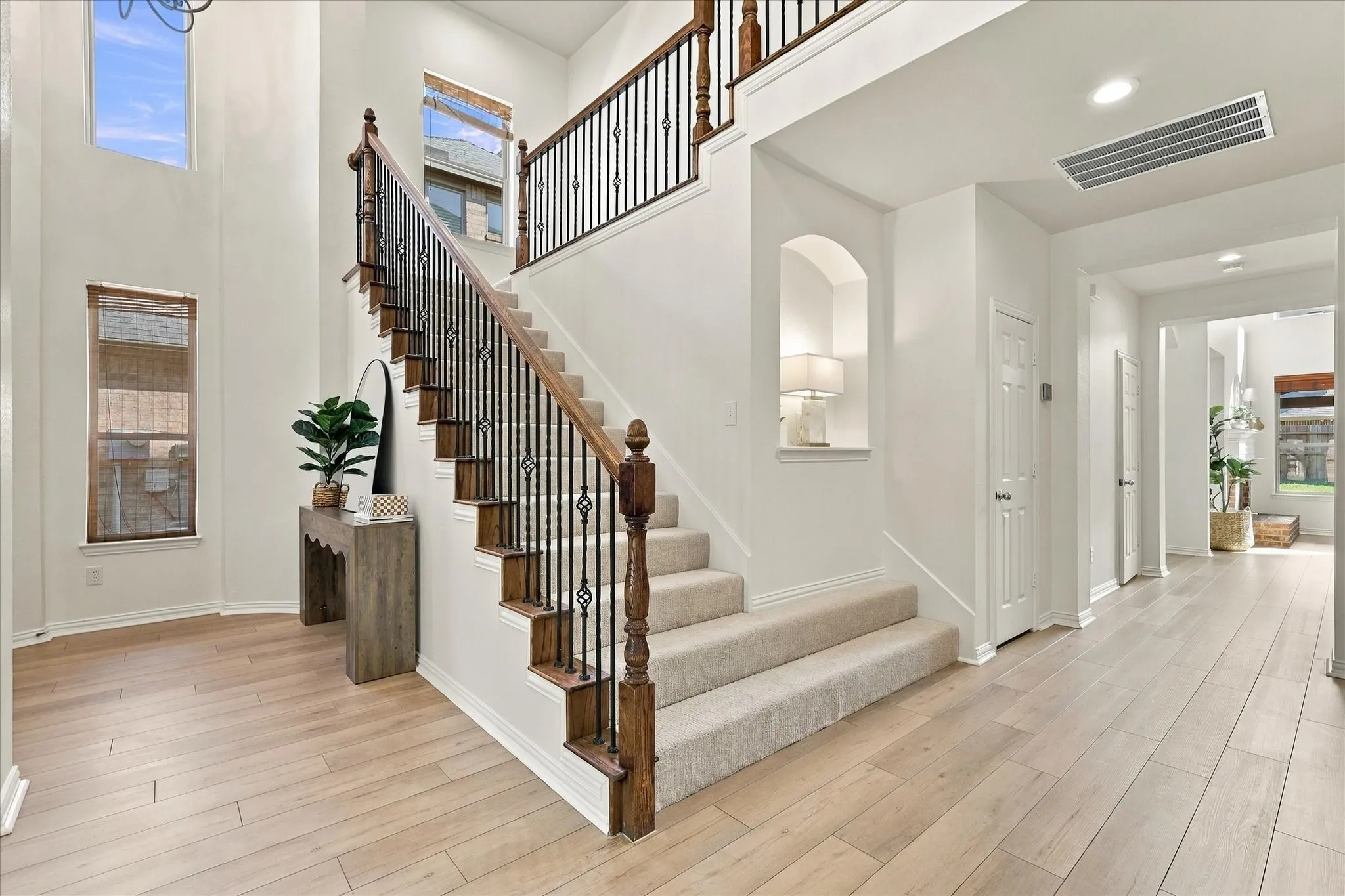 Single Family Residence For Sale in Denton County , 3532 Westminister Trail, Flower Mound, Texas 75022, 4 Bedroom, 3 Bathroom, 2 Garage spaces, 2,417 Sqft, built in 2002, mls#21392755, Real Estate Agent in Flower Mound, Homes For Sale in Denton county, Homes For Sale in Flower Mound, Realtor in Flower Mound Texas, Real Estate Brokerage Independent Realty Texas, Luminita Cordes Realtor