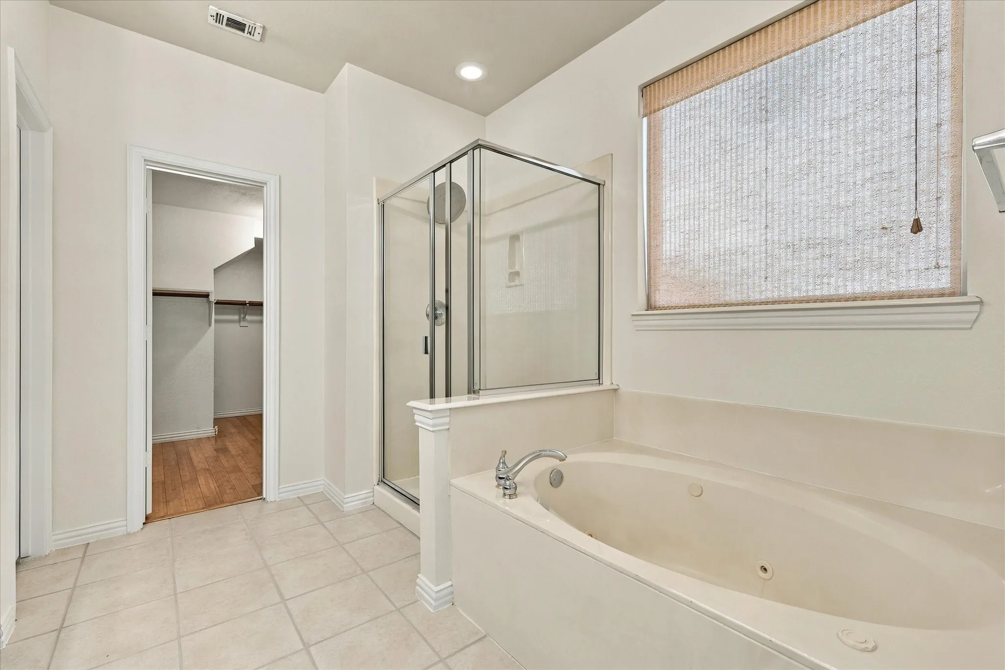 Single Family Residence For Sale in Denton County , 3532 Westminister Trail, Flower Mound, Texas 75022, 4 Bedroom, 3 Bathroom, 2 Garage spaces, 2,417 Sqft, built in 2002, mls#21392755, Real Estate Agent in Flower Mound, Homes For Sale in Denton county, Homes For Sale in Flower Mound, Realtor in Flower Mound Texas, Real Estate Brokerage Independent Realty Texas, Luminita Cordes Realtor