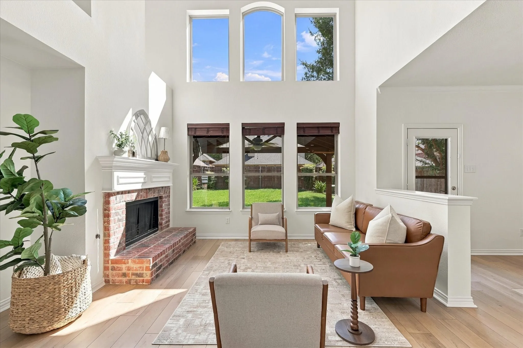 Single Family Residence For Sale in Denton County , 3532 Westminister Trail, Flower Mound, Texas 75022, 4 Bedroom, 3 Bathroom, 2 Garage spaces, 2,417 Sqft, built in 2002, mls#21392755, Real Estate Agent in Flower Mound, Homes For Sale in Denton county, Homes For Sale in Flower Mound, Realtor in Flower Mound Texas, Real Estate Brokerage Independent Realty Texas, Luminita Cordes Realtor
