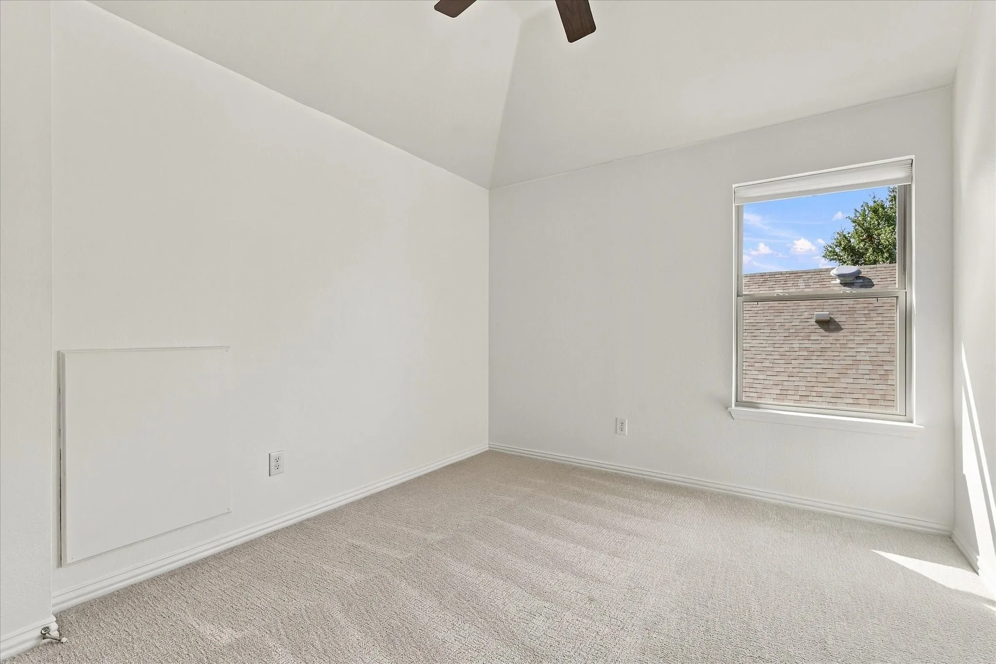 Single Family Residence For Sale in Denton County , 3532 Westminister Trail, Flower Mound, Texas 75022, 4 Bedroom, 3 Bathroom, 2 Garage spaces, 2,417 Sqft, built in 2002, mls#21392755, Real Estate Agent in Flower Mound, Homes For Sale in Denton county, Homes For Sale in Flower Mound, Realtor in Flower Mound Texas, Real Estate Brokerage Independent Realty Texas, Luminita Cordes Realtor