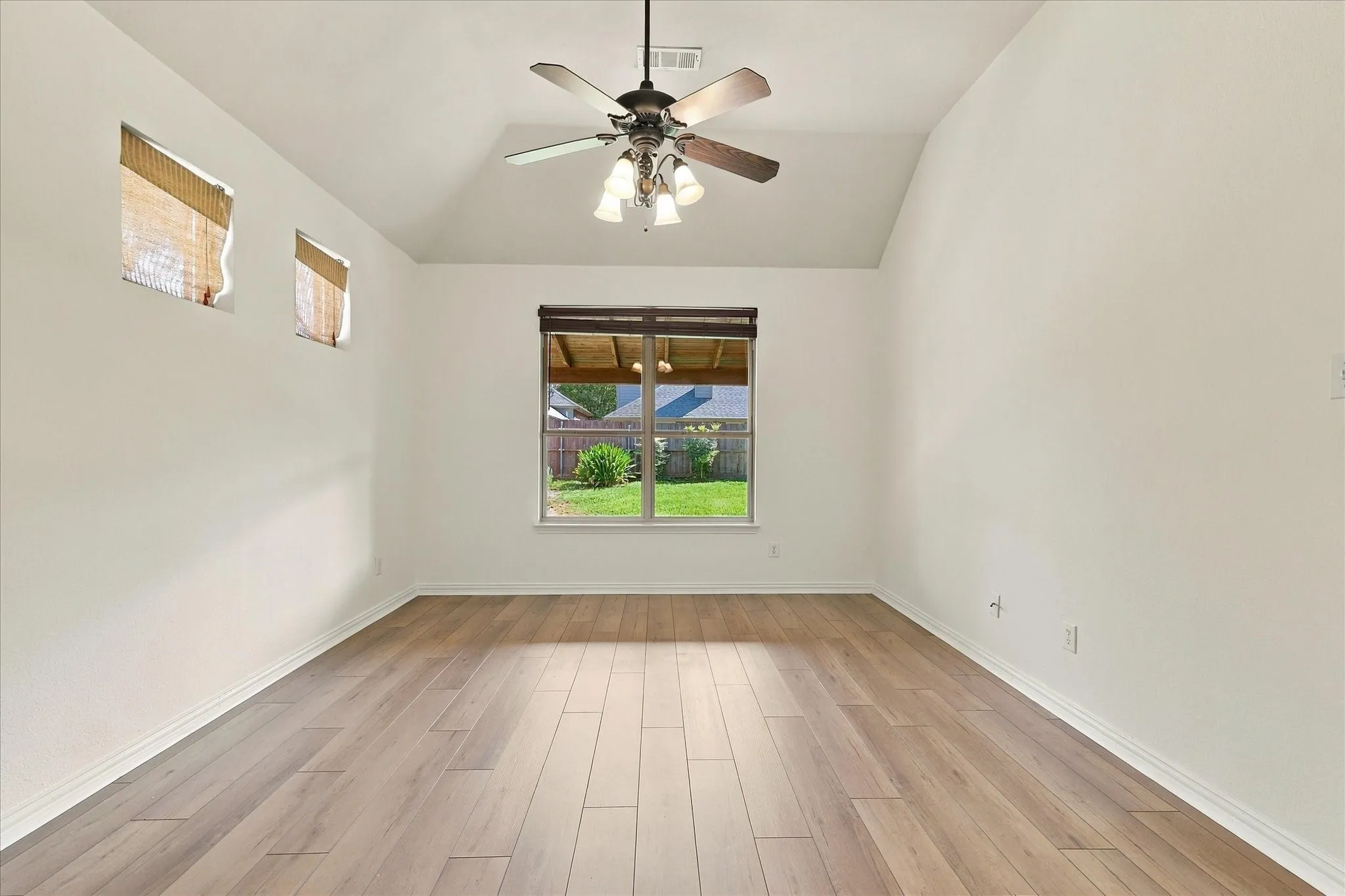 Single Family Residence For Sale in Denton County , 3532 Westminister Trail, Flower Mound, Texas 75022, 4 Bedroom, 3 Bathroom, 2 Garage spaces, 2,417 Sqft, built in 2002, mls#21392755, Real Estate Agent in Flower Mound, Homes For Sale in Denton county, Homes For Sale in Flower Mound, Realtor in Flower Mound Texas, Real Estate Brokerage Independent Realty Texas, Luminita Cordes Realtor